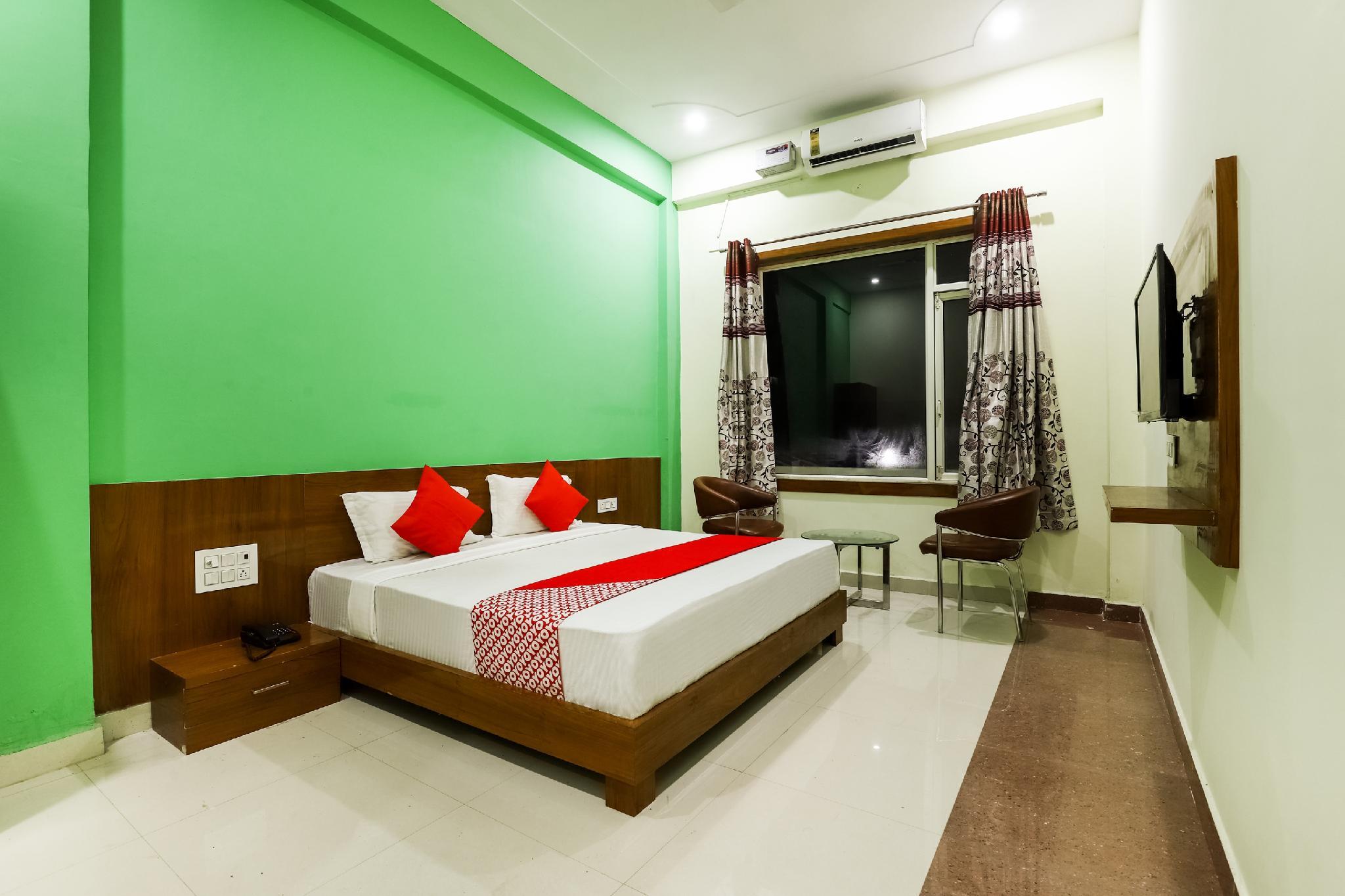 oyo vad180 hotel shree pashupati regency rose goldgf 9 siddharth annexe 4 opp ambe school bansal m