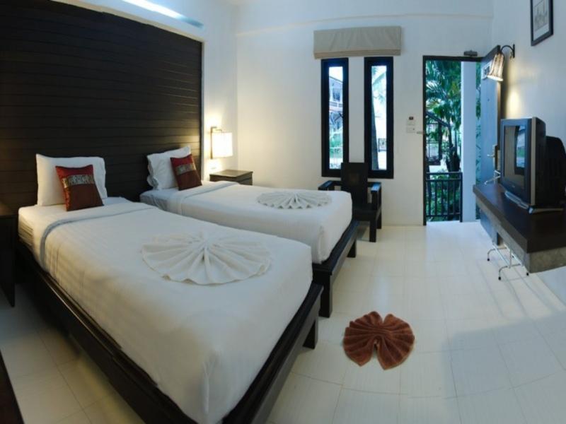 Holiday Park Hotel Located in Lamai, Holiday Park Hotel is a perfect starting point from which to explore Samui. Both business travelers and tourists can enjoy the hotels facilities and services. Facilities like car pa