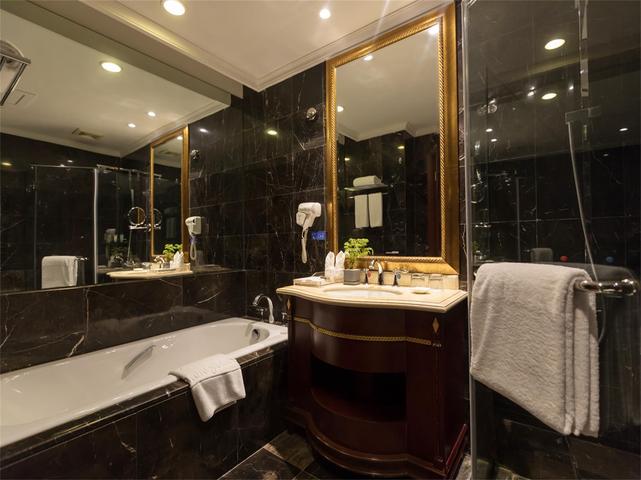 This photo about Howard Johnson Hongqiao Airport Hotel shared on HyHotel.com
