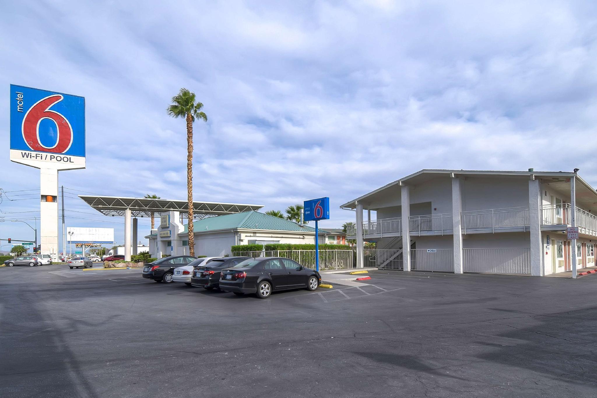 Motel 6 Las Vegas Tropicana The 2-star Motel 6 Las Vegas Tropicana offers comfort and convenience whether youre on business or holiday in Las Vegas (NV). Offering a variety of facilities and services, the property provides all 