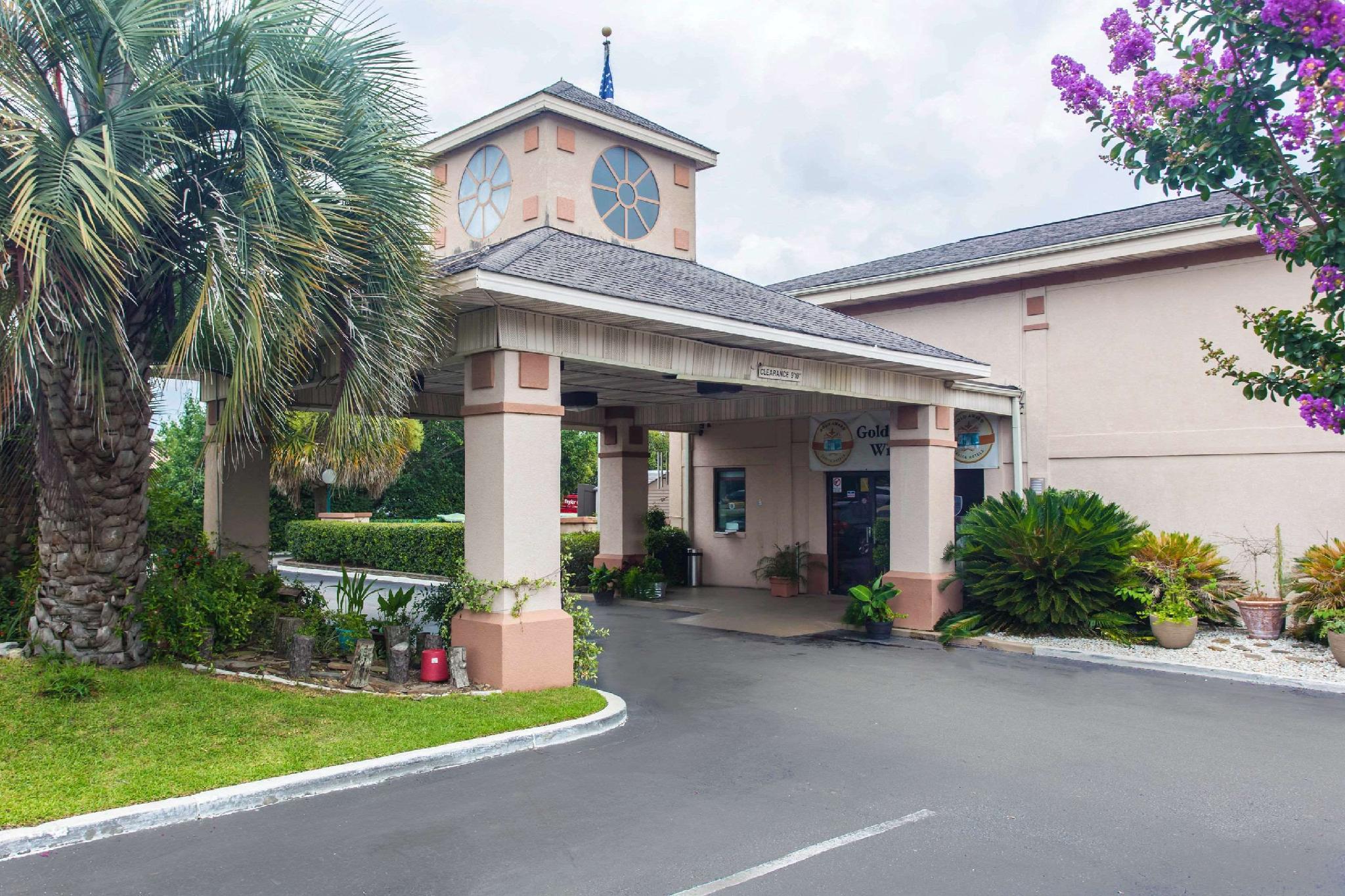 Quality Inn Goose Creek - Charleston Set in a prime location of Goose Creek (SC), Quality Inn puts everything the city has to offer just outside your doorstep. The property offers guests a range of services and amenities designed to prov