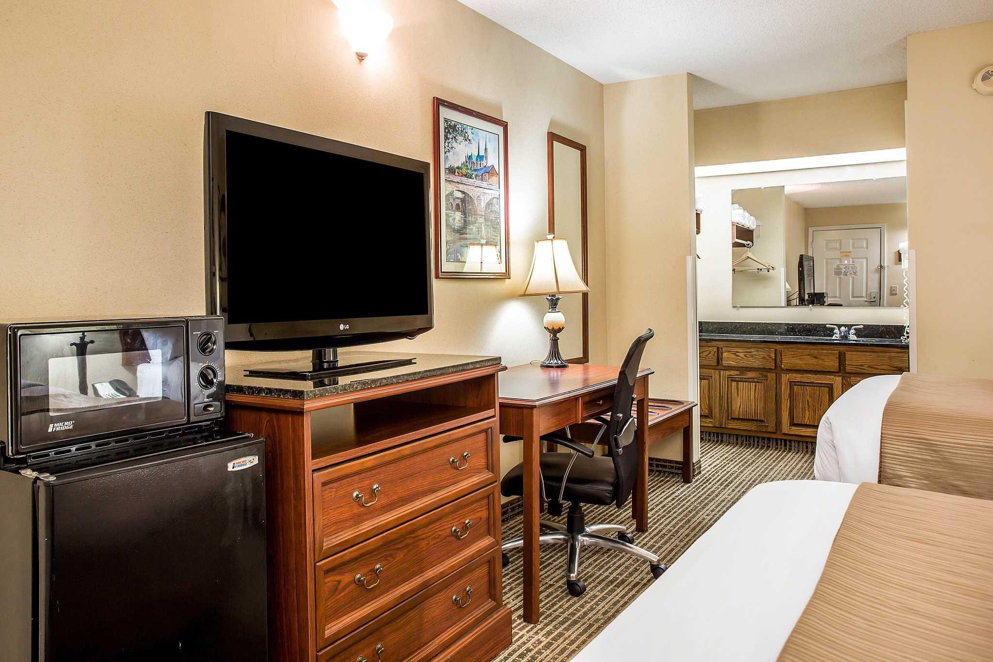 Quality Inn The 2.5-star Quality Inn offers comfort and convenience whether youre on business or holiday in Cheraw (SC). The property has everything you need for a comfortable stay. Free Wi-Fi in all rooms, pets