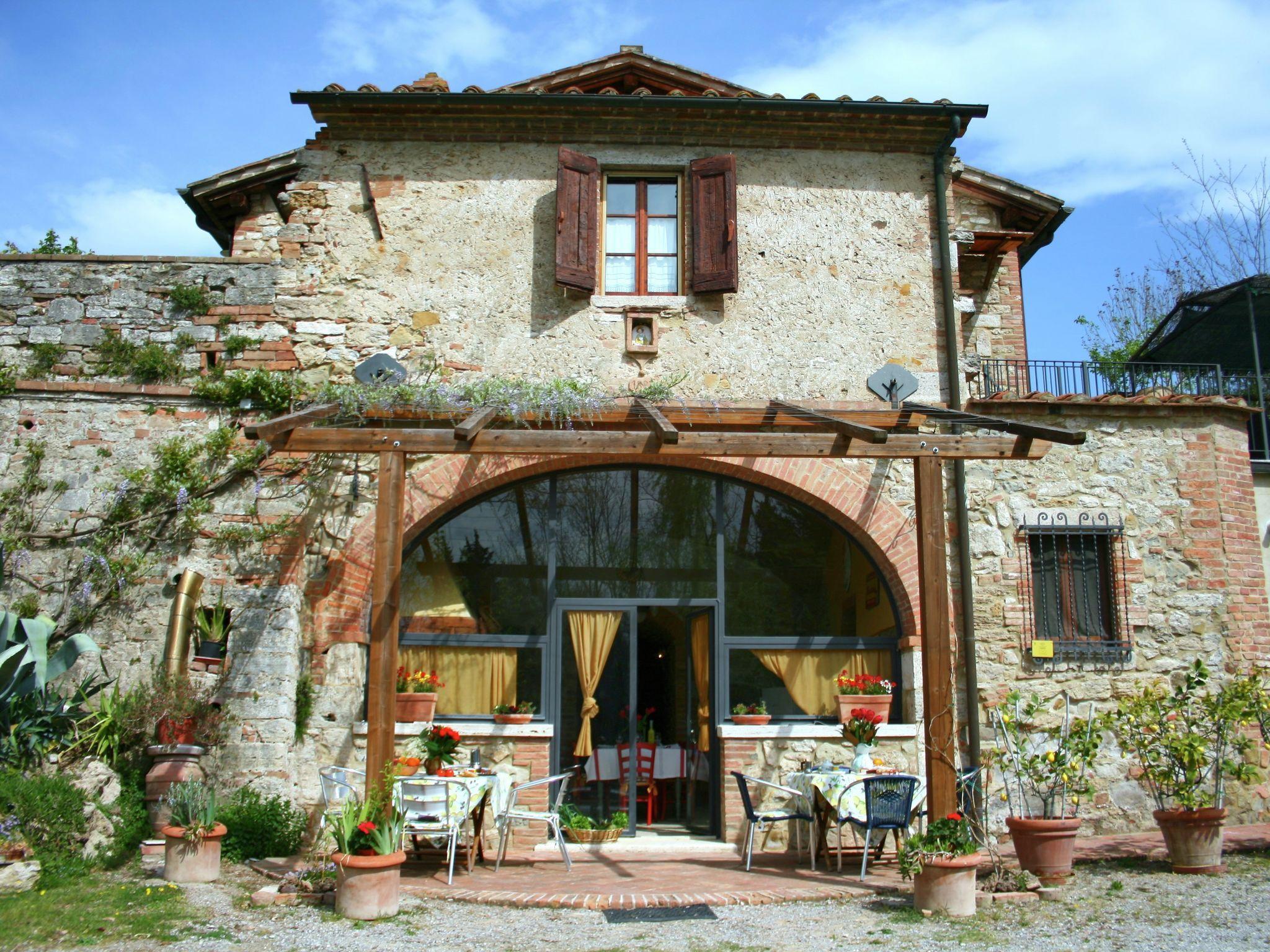 Regal Family Villa in Armaiolo with Private Pool, Garden, BBQ, Rapolano Terme