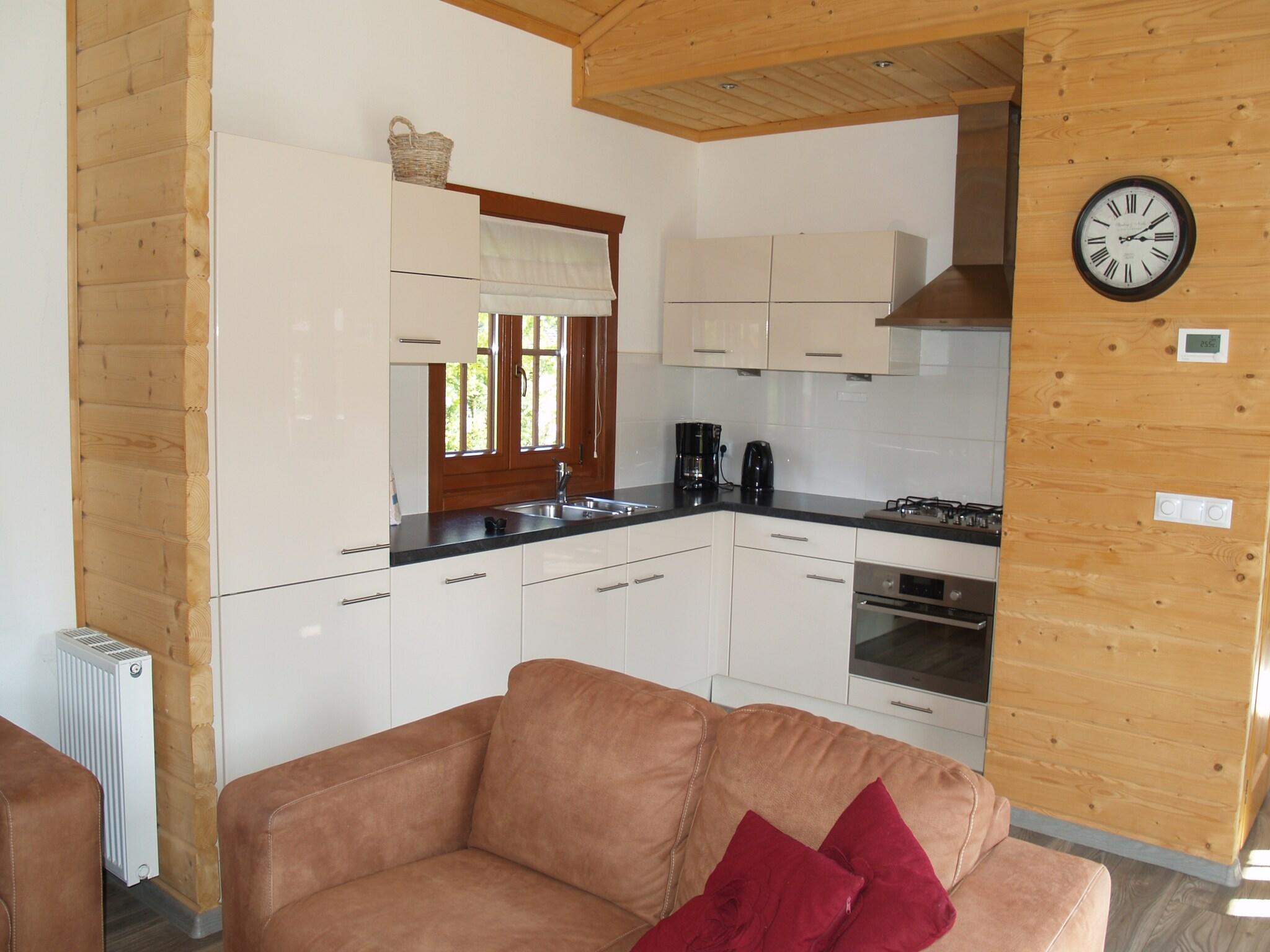 Wooden chalet in a holiday park in the Achterhoek - Gallery image 4