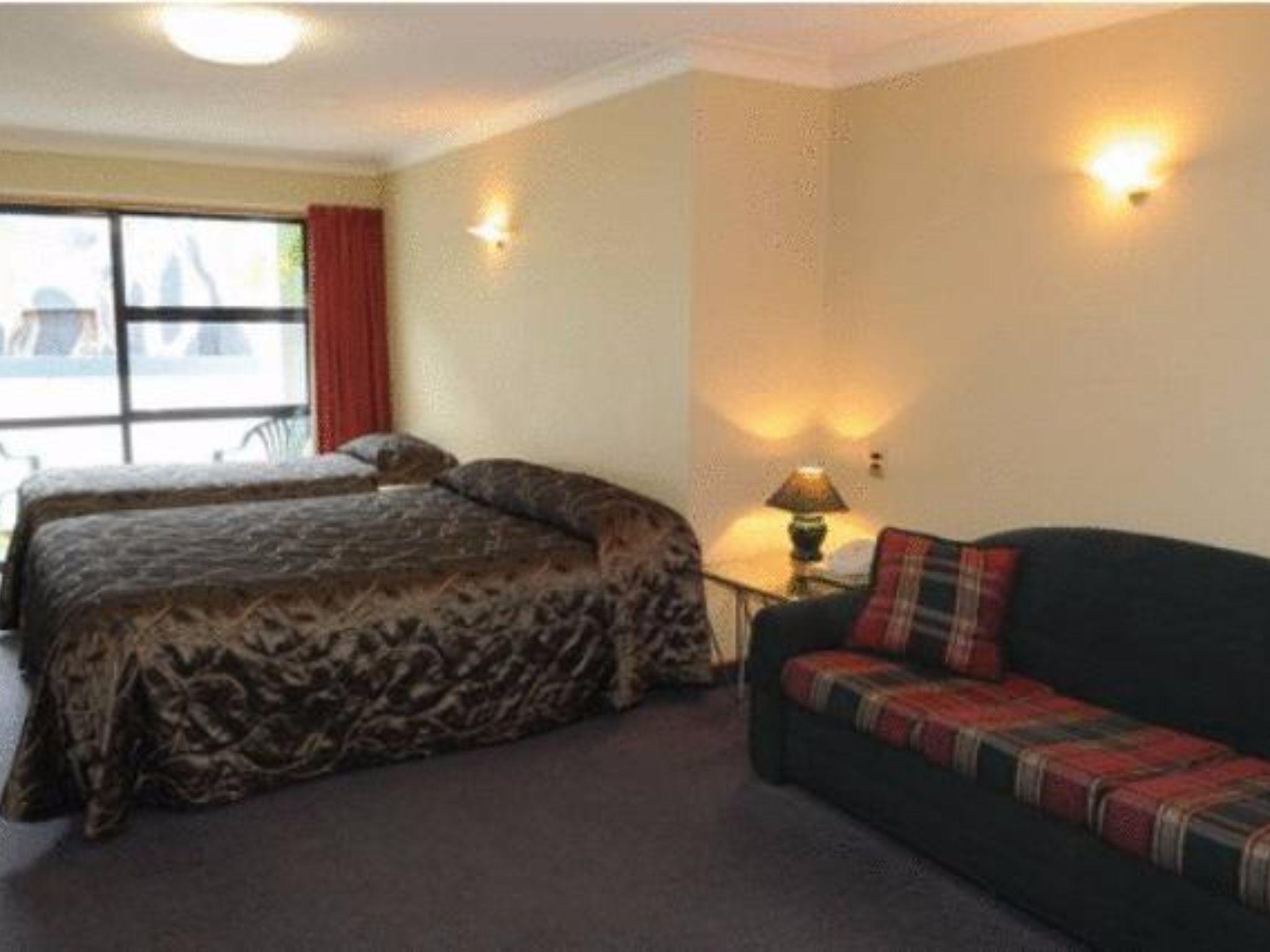 97 Motel Moray The 4-star 97 Motel Moray offers comfort and convenience whether youre on business or holiday in Dunedin. The property features a wide range of facilities to make your stay a pleasant experience. Fac