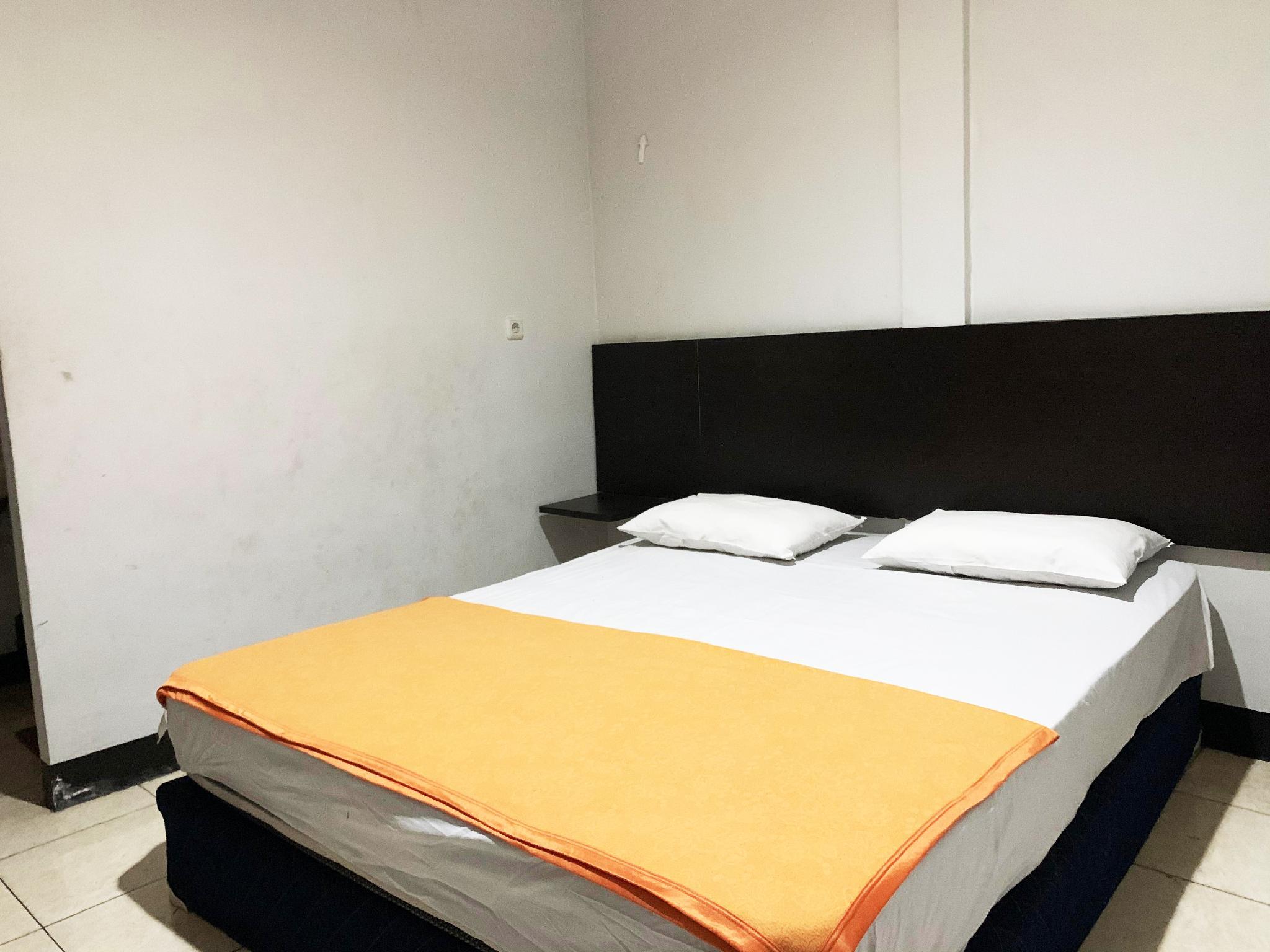 OYO 90370 Habibie Homestay Syariah, Surabaya