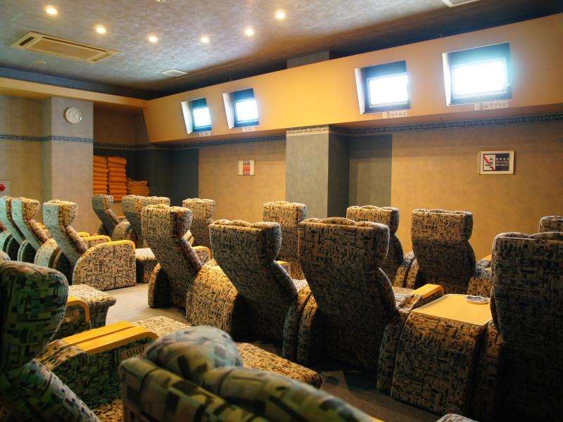 APA Hotel Fukui-Katamachi APA Hotel Fukui-Katamachi is conveniently located in the popular Fukui area. The hotel offers a wide range of amenities and perks to ensure you have a great time. Free Wi-Fi in all rooms, laundromat, 