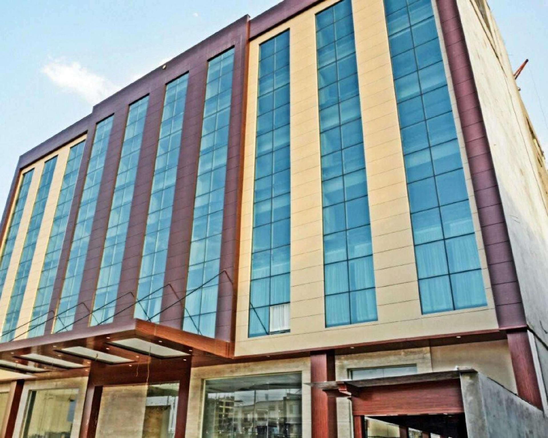 Clarion Inn Sevilla Clarion Inn Sevilla is conveniently located in the popular Zirakpur area. Both business travelers and tourists can enjoy the propertys facilities and services. Free Wi-Fi in all rooms, Wi-Fi in publi