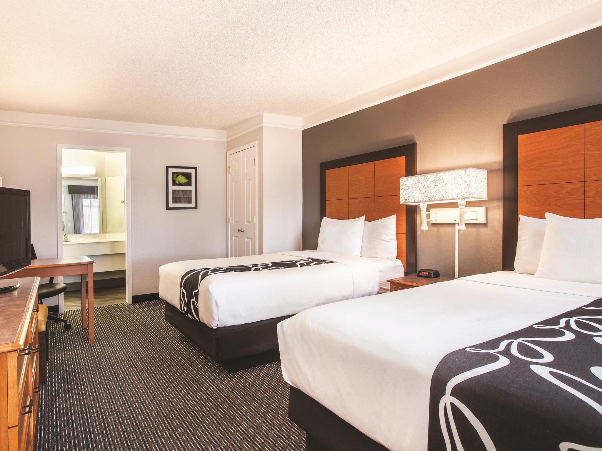 La Quinta Inn by Wyndham Tucson East Stop at La Quinta Inn Tucson East to discover the wonders of Tucson (AZ). The property features a wide range of facilities to make your stay a pleasant experience. Service-minded staff will welcome an