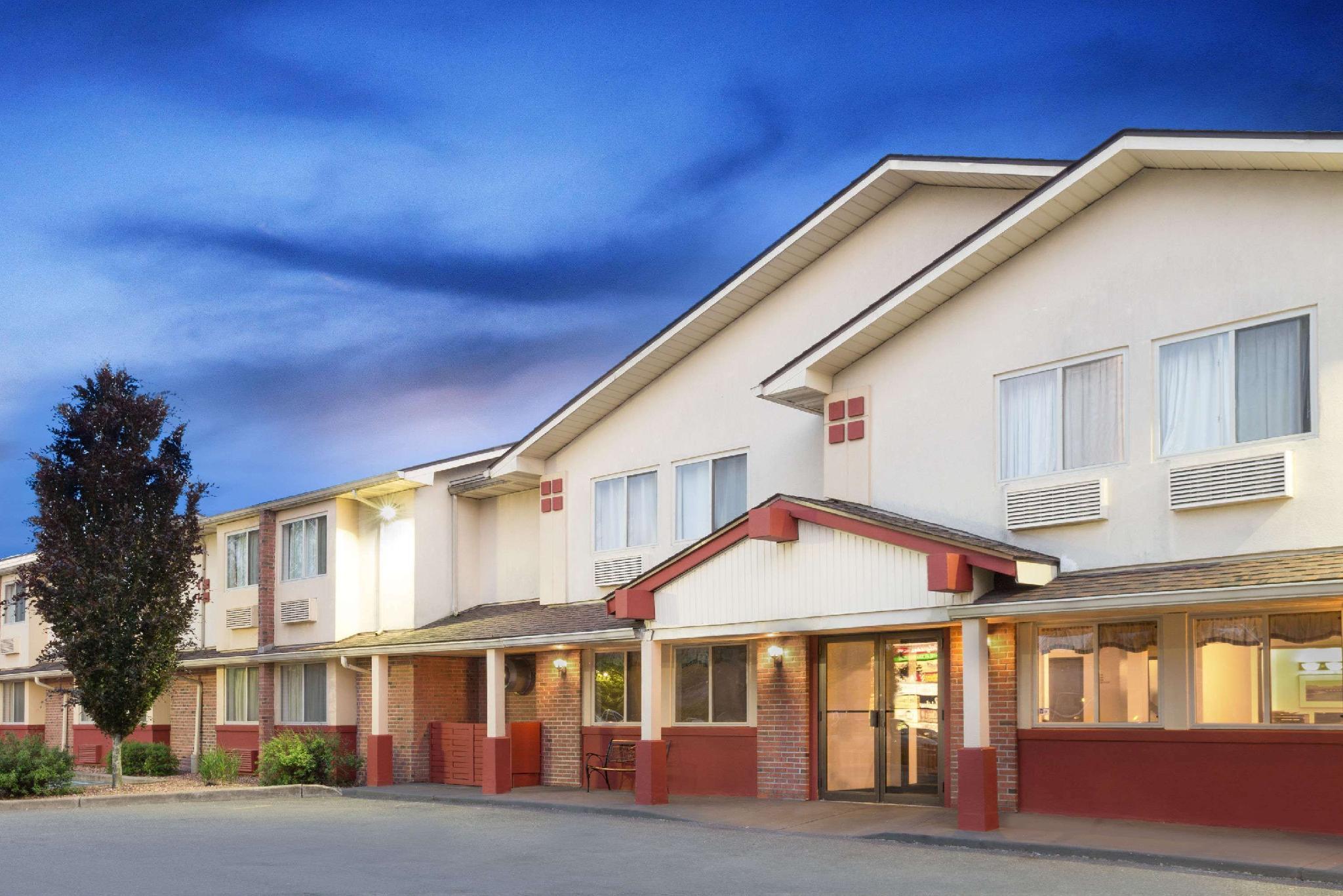 Super 8 By Wyndham Kingston Super 8 Kingston is a popular choice amongst travelers in Kingston (NY), whether exploring or just passing through. The property offers a high standard of service and amenities to suit the individual 