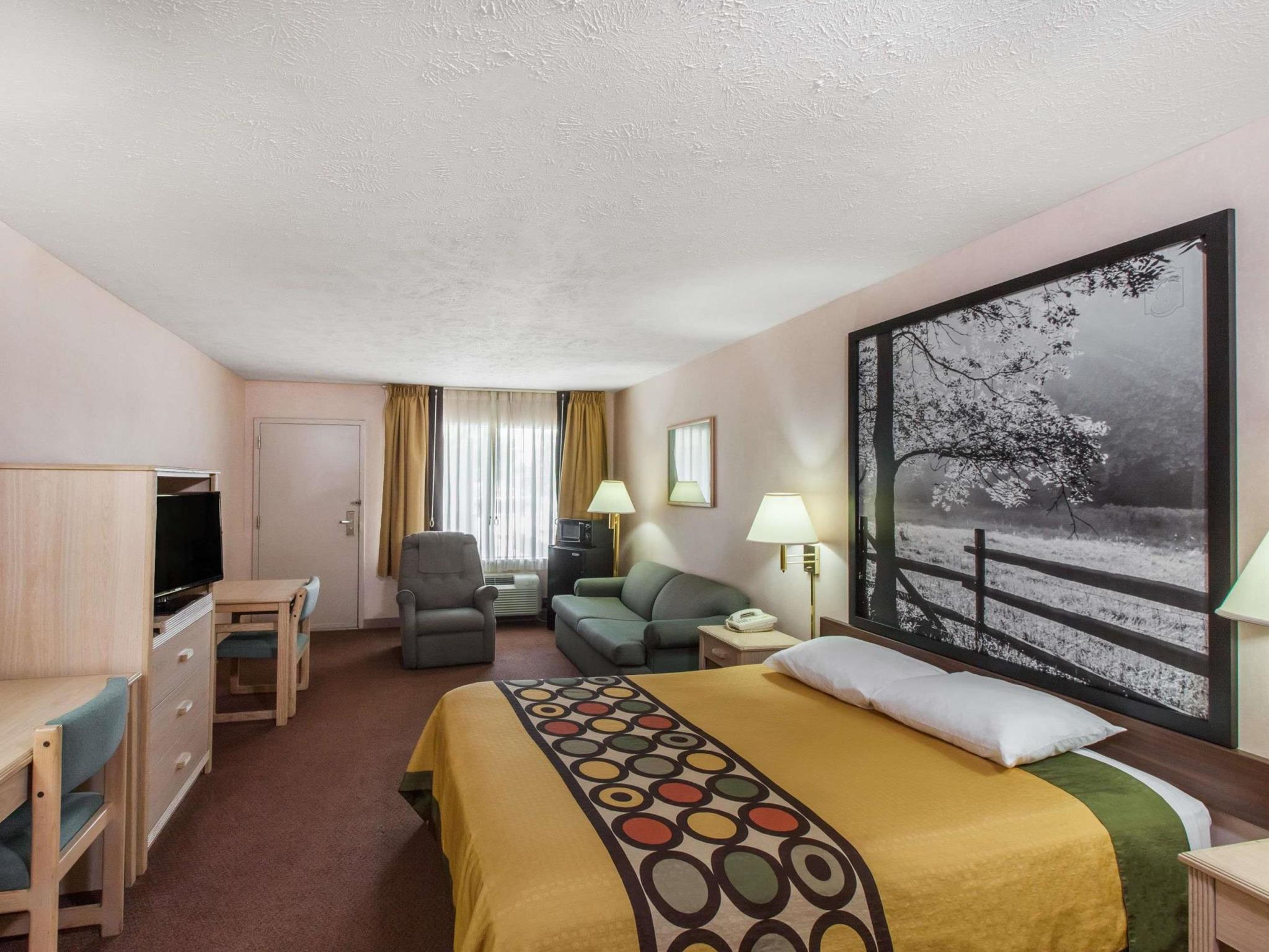 Super 8 By Wyndham Jasper Tx Located in Jasper, Super 8 Jasper is a perfect starting point from which to explore Jasper (TX). The property features a wide range of facilities to make your stay a pleasant experience. Service-minde