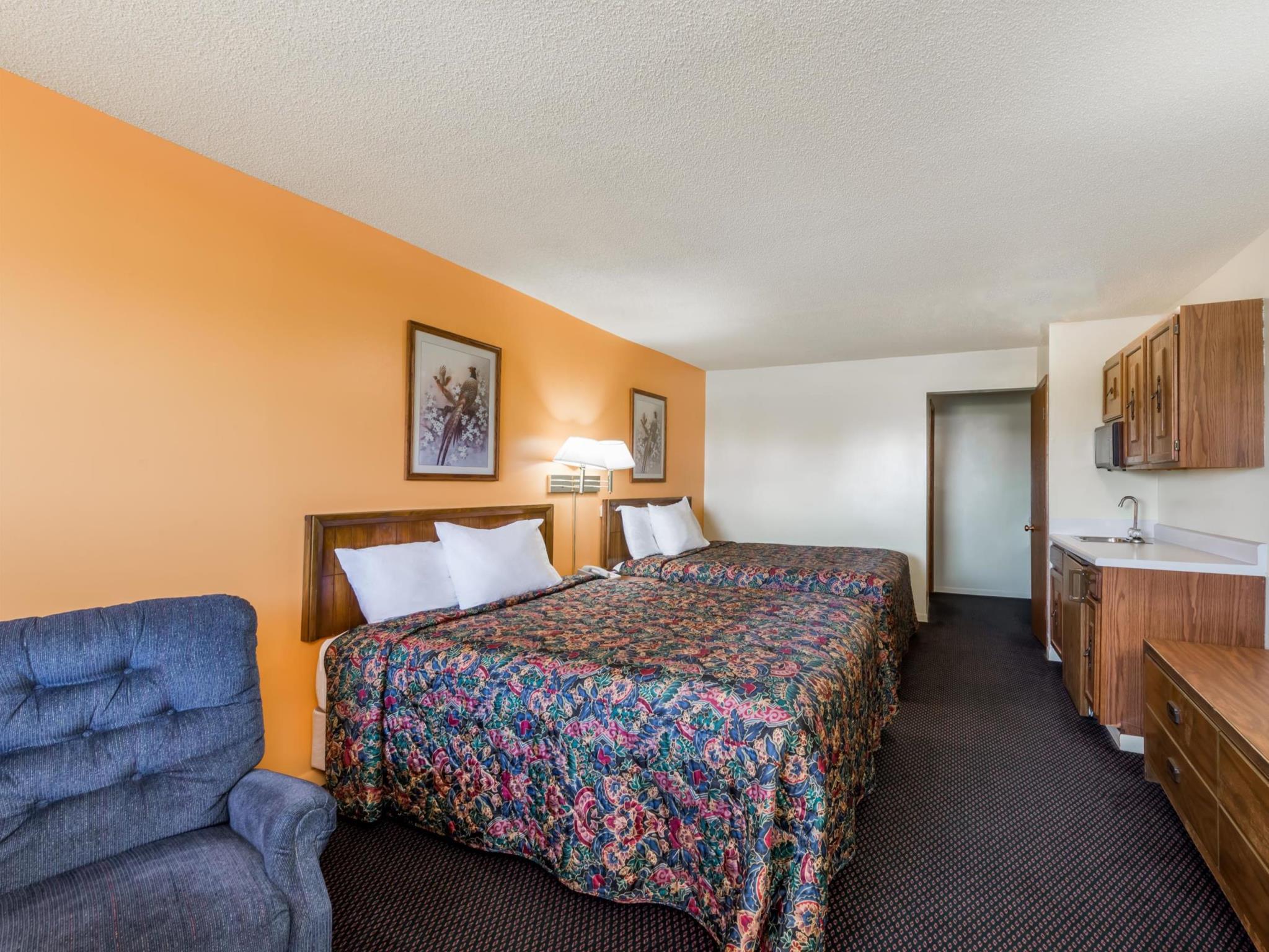 Knights Inn - Chanute KS Located in Chanute, Knights Inn - Chanute is a perfect starting point from which to explore Chanute (KS). The property offers guests a range of services and amenities designed to provide comfort and c