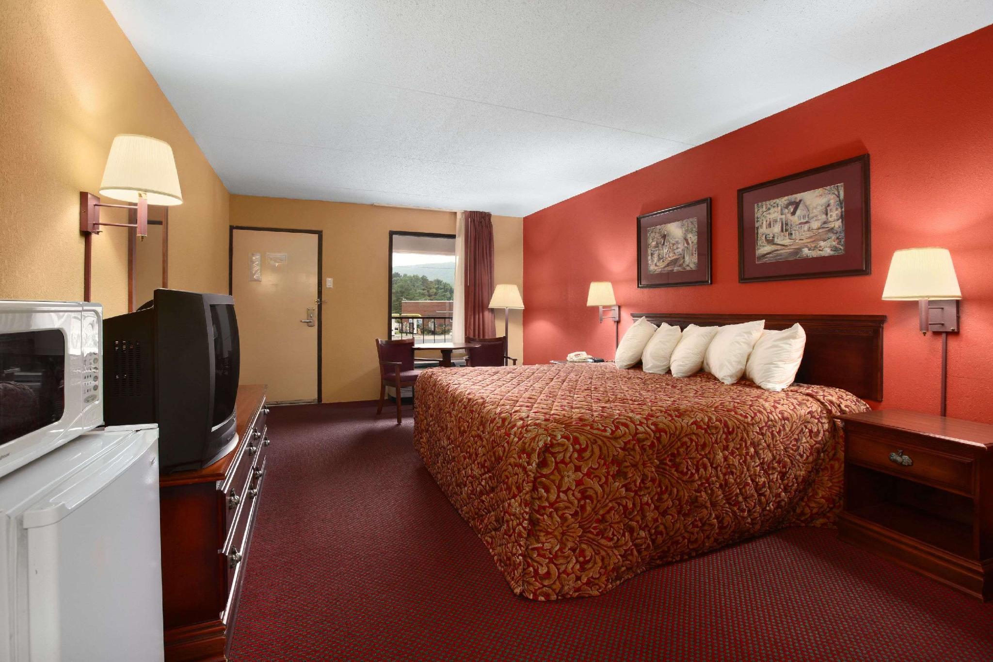 Days Inn by Wyndham Harriman Stop at Days Inn Harriman to discover the wonders of Harriman (TN). Offering a variety of facilities and services, the property provides all you need for a good nights sleep. Service-minded staff wil