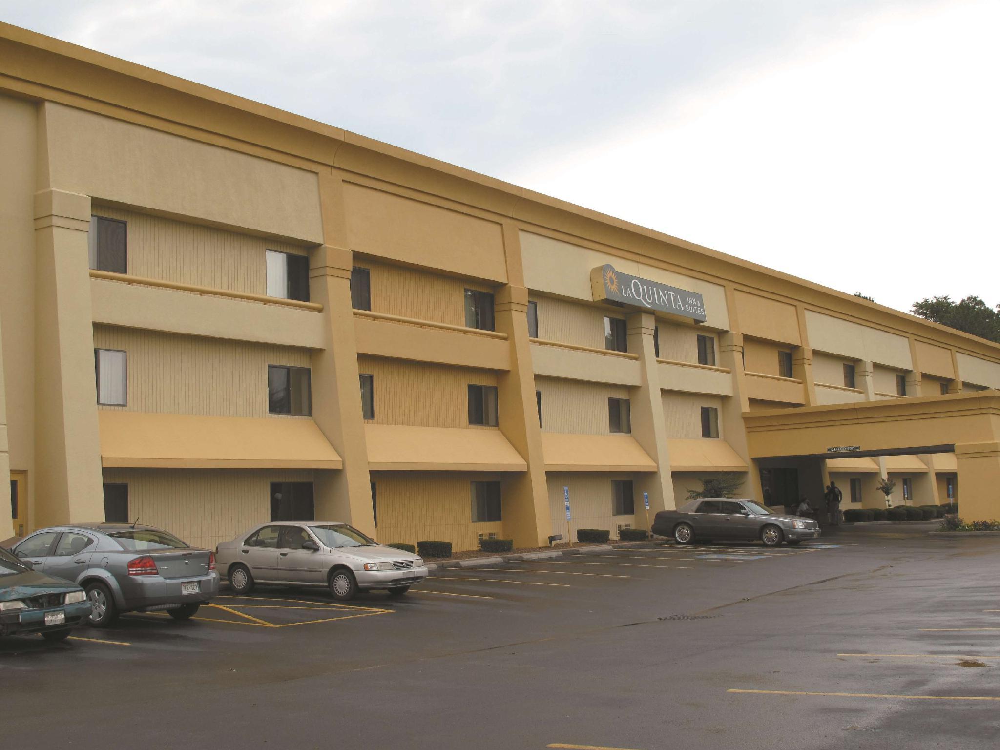 La Quinta Inn & Suites by Wyndham Jackson Ideally located in the Ridgecrest area, La Quinta Inn & Suites Jackson promises a relaxing and wonderful visit. Featuring a satisfying list of amenities, guests will find their stay at the property a 