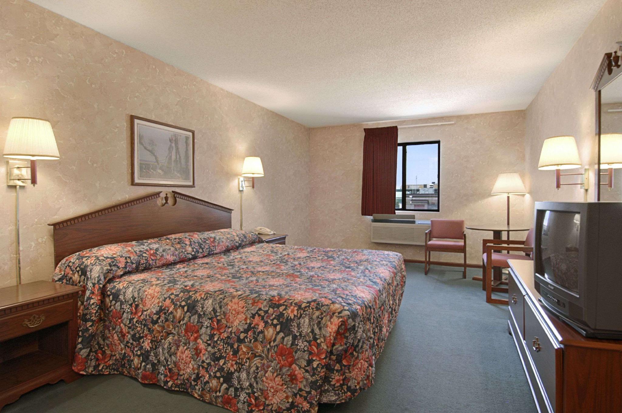 Slide image 1 for Days Inn by Wyndham Salina I-70