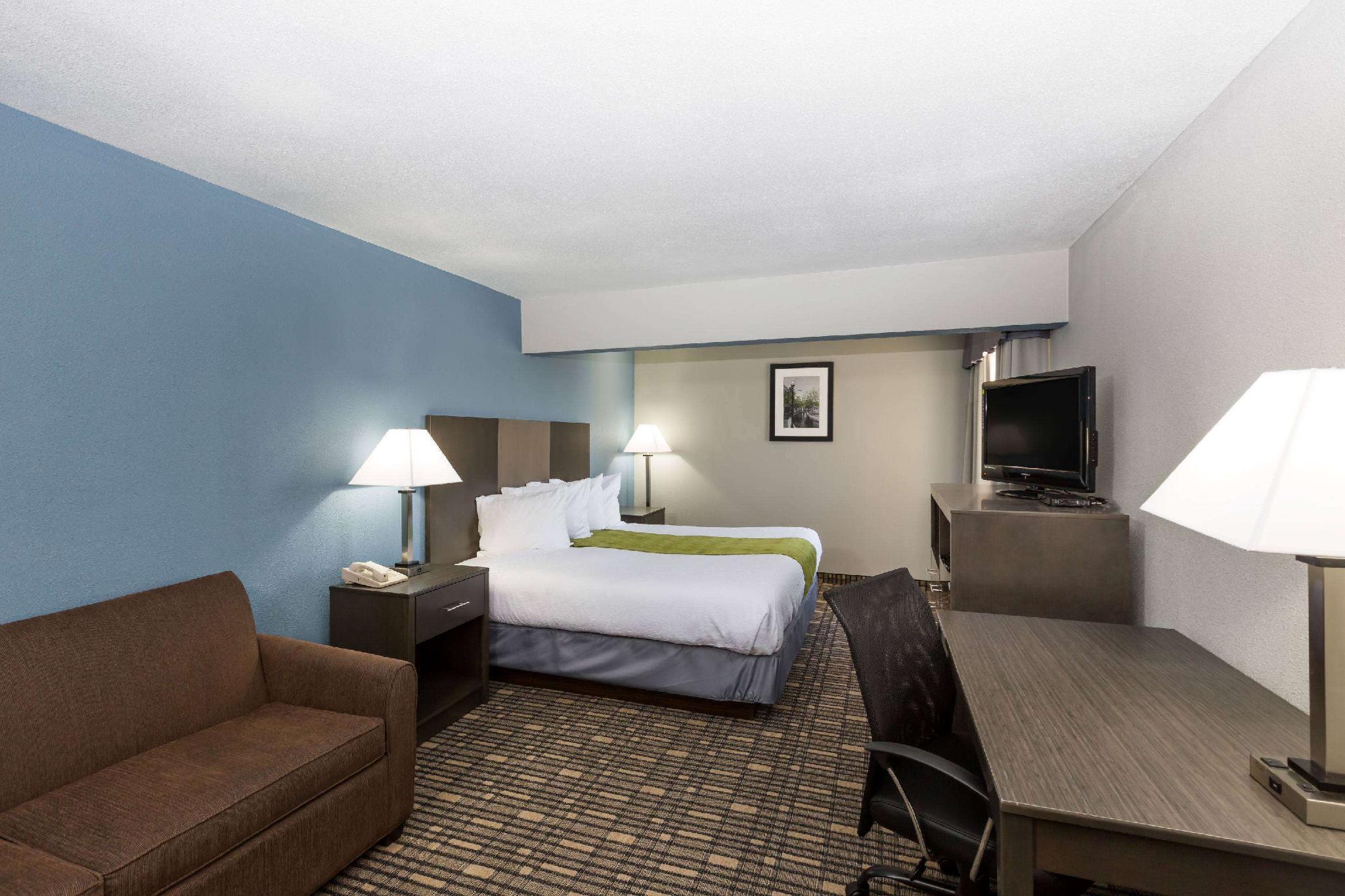 Slide image 1 for Baymont by Wyndham Pella