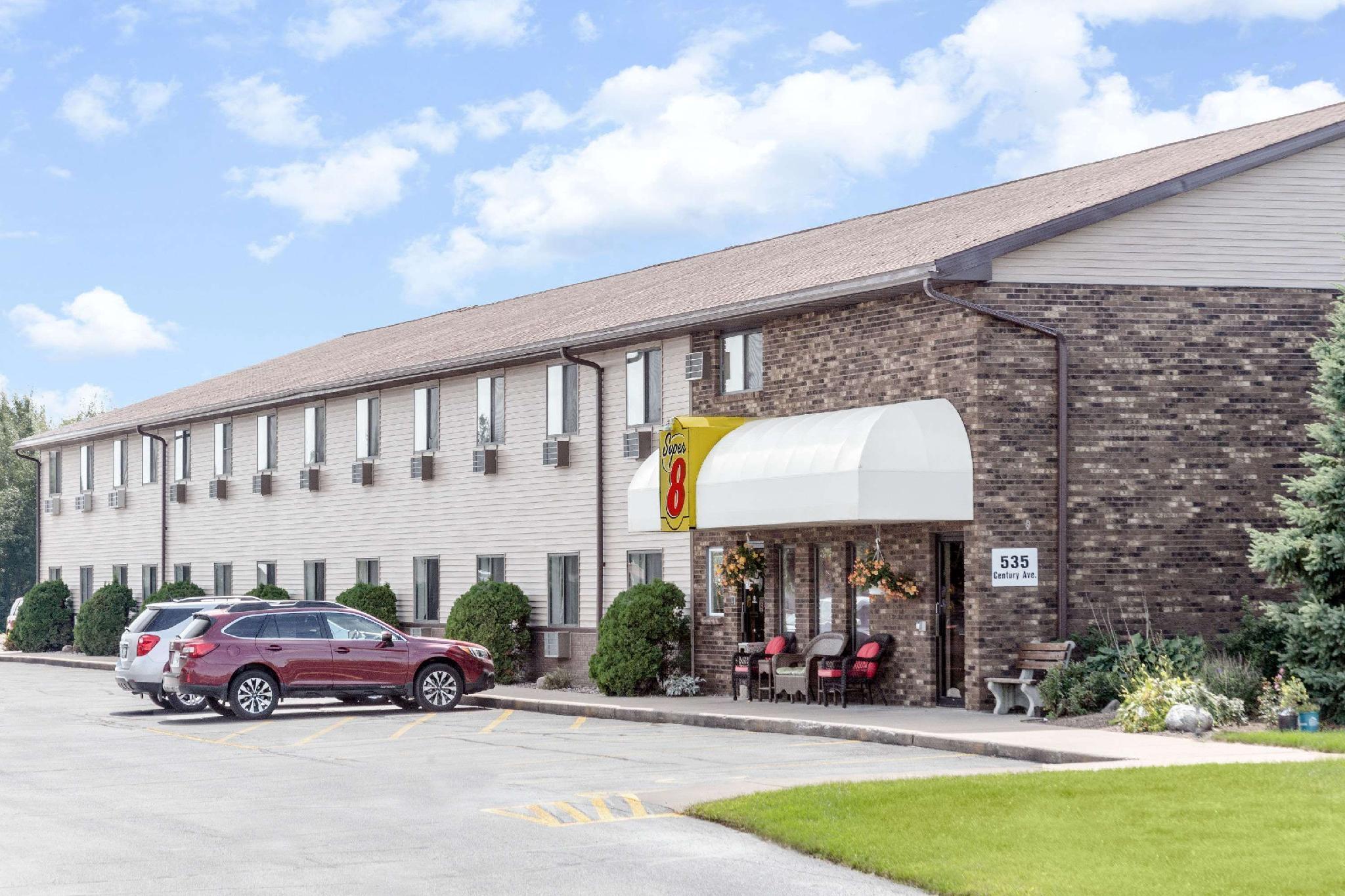 Super 8 By Wyndham Antigo Super 8 Antigo is conveniently located in the popular Antigo area. The property has everything you need for a comfortable stay. Service-minded staff will welcome and guide you at Super 8 Antigo. Flat 