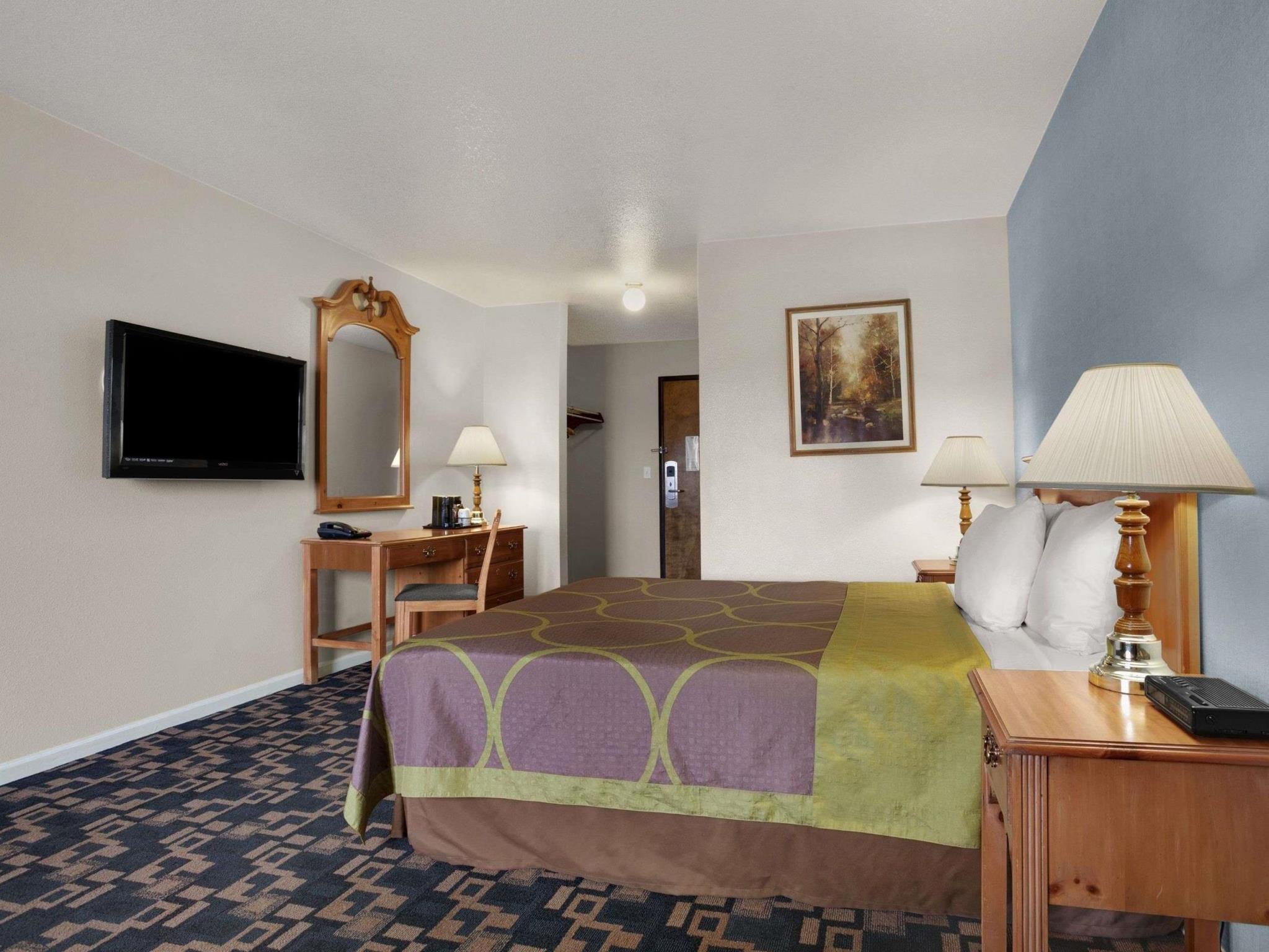 Super 8 By Wyndham Springfield/Eugene Ideally located in the Springfield (OR) area, Super 8 - Springfield promises a relaxing and wonderful visit. The property offers a high standard of service and amenities to suit the individual needs o