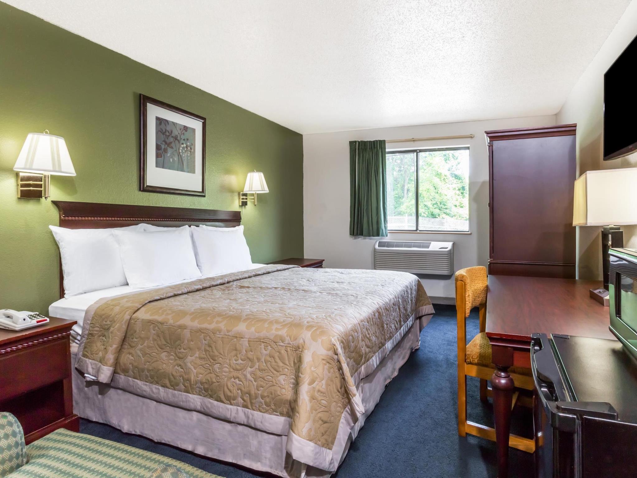 Super 8 By Wyndham Hampton Super 8 Hampton is a popular choice amongst travelers in Hampton (VA), whether exploring or just passing through. The property features a wide range of facilities to make your stay a pleasant experien