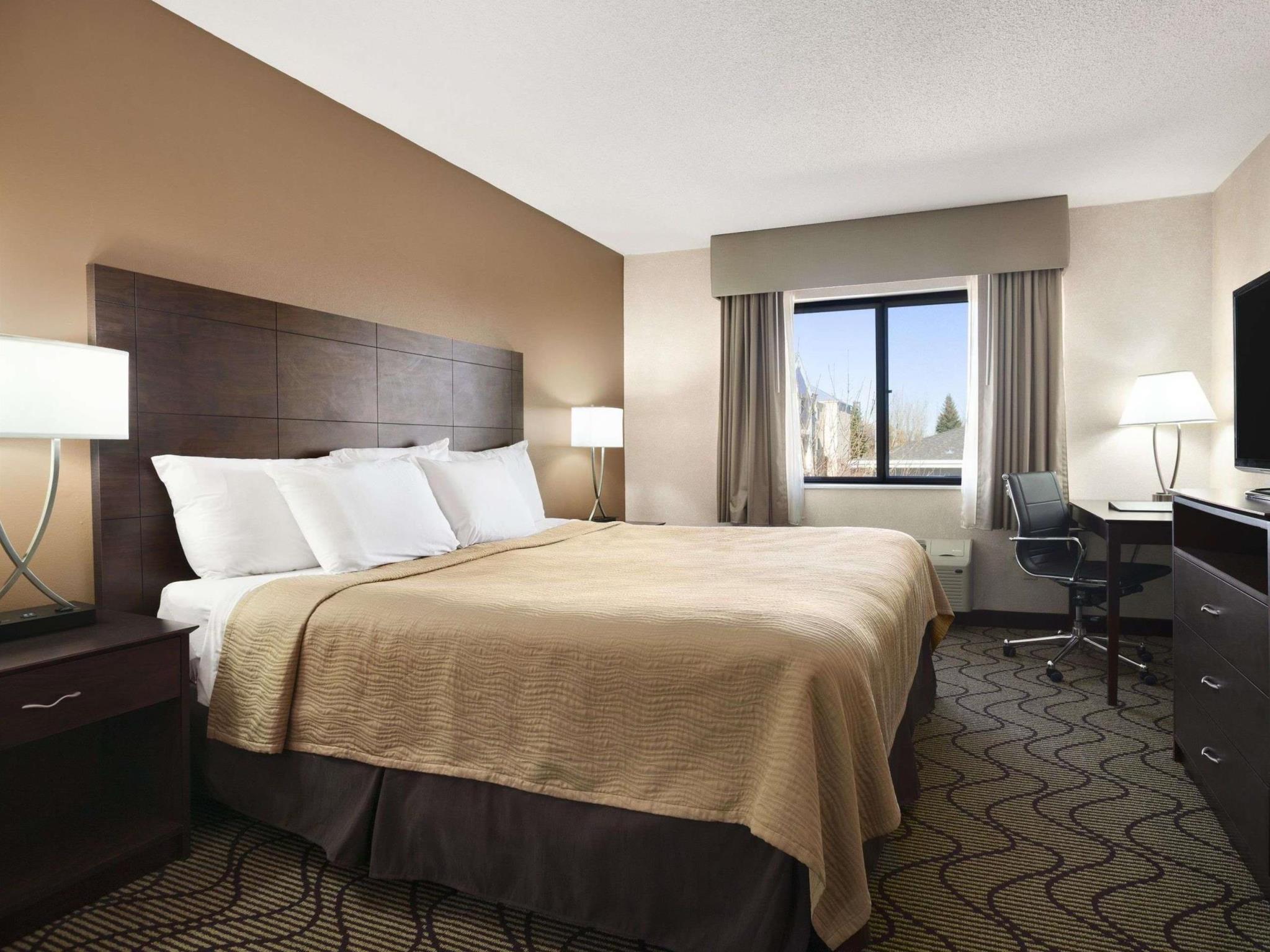 Days Inn by Wyndham Columbia Mall Days Inn - Columbia Mall is conveniently located in the popular Grand Forks area. The property offers a high standard of service and amenities to suit the individual needs of all travelers. Service-mi