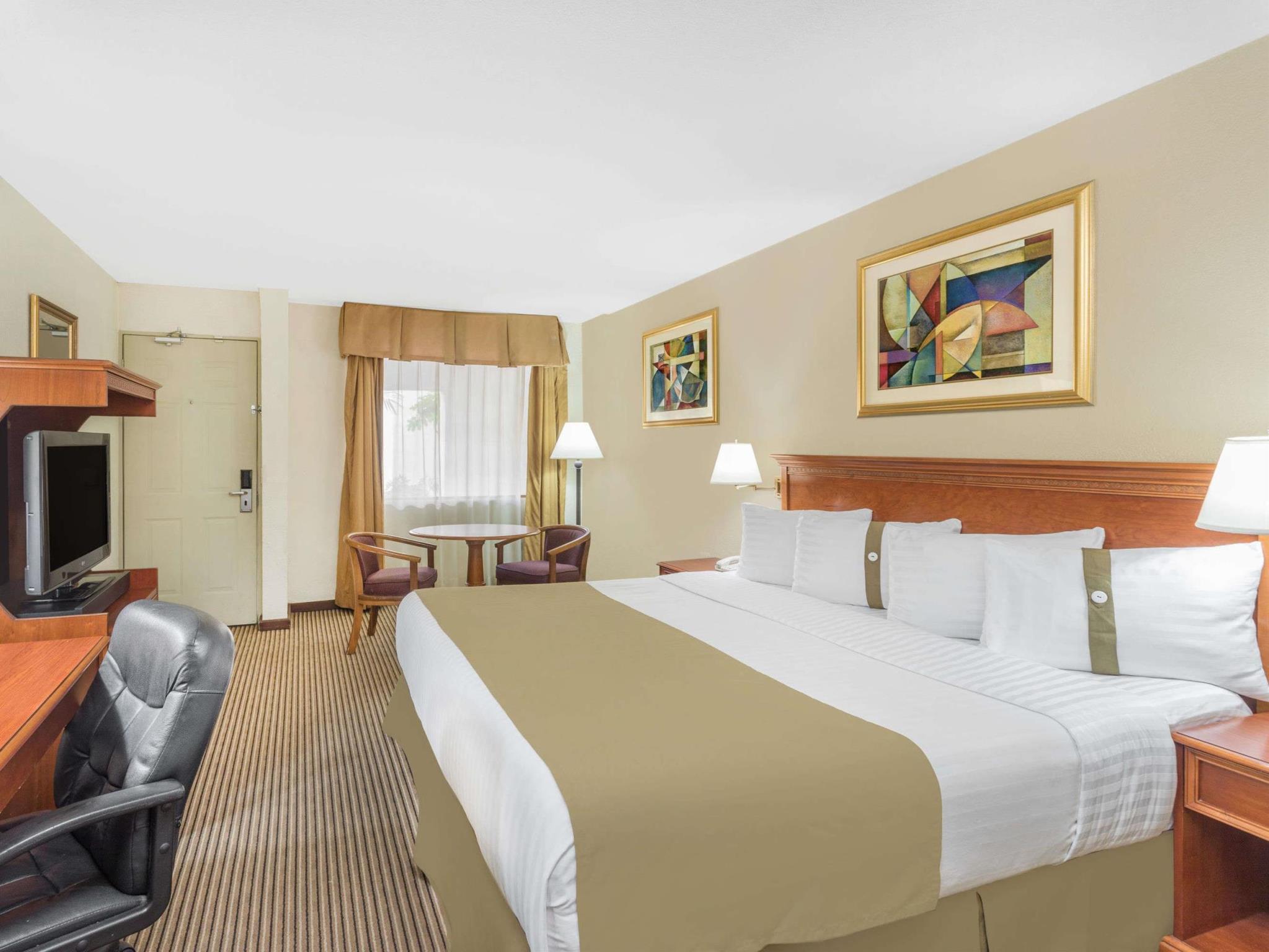 Wyndham Garden Ciudad Obregon Set in a prime location of Ciudad Obregon, Wyndham Garden Obregon puts everything the city has to offer just outside your doorstep. Both business travelers and tourists can enjoy the propertys facili