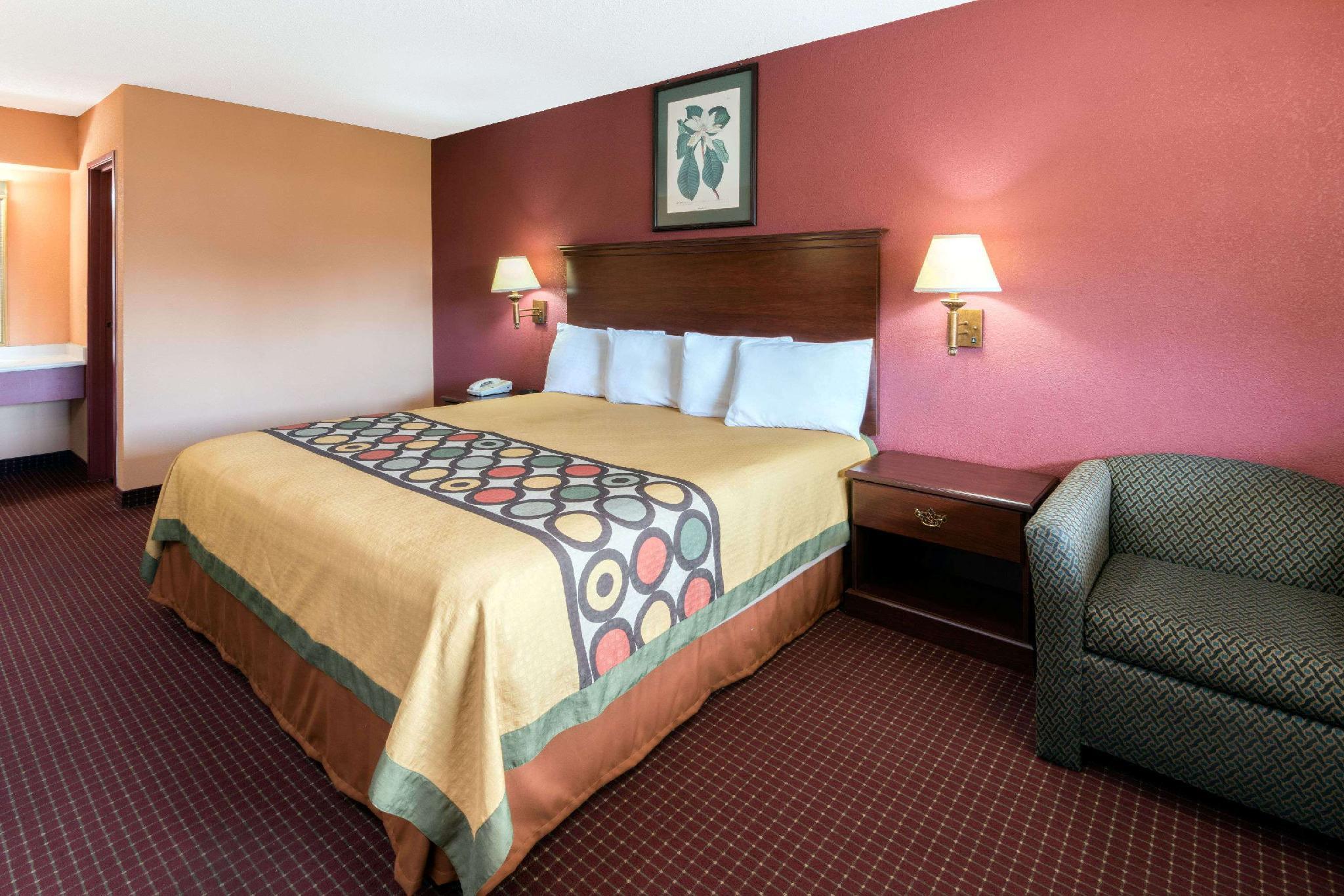 Super 8 By Wyndham Strongsville/Cleveland Super 8 Strongsville is conveniently located in the popular Strongsville area. Featuring a satisfying list of amenities, guests will find their stay at the property a comfortable one. Service-minded s