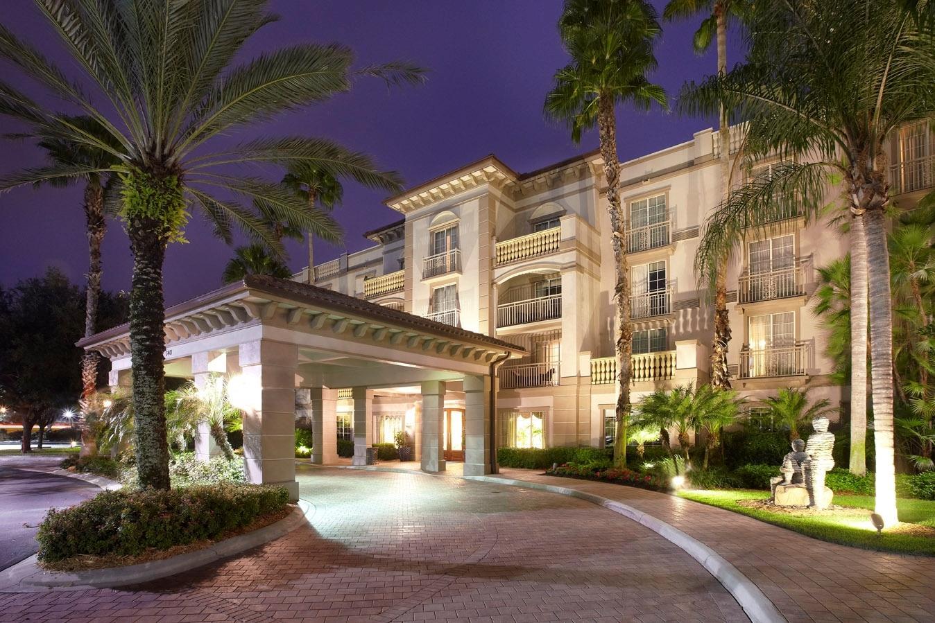 Trianon Bonita Bay Hotel Trianon Bonita Bay Hotel is a popular choice amongst travelers in Bonita Springs (FL), whether exploring or just passing through. Both business travelers and tourists can enjoy the propertys faciliti