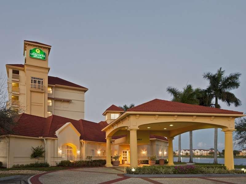 La Quinta Inn & Suites by Wyndham Ft. Lauderdale Airport Ideally located in the Dania Beach area, La Quinta Inn & Suites Fort Lauderdale Airport promises a relaxing and wonderful visit. The property offers guests a range of services and amenities designed t