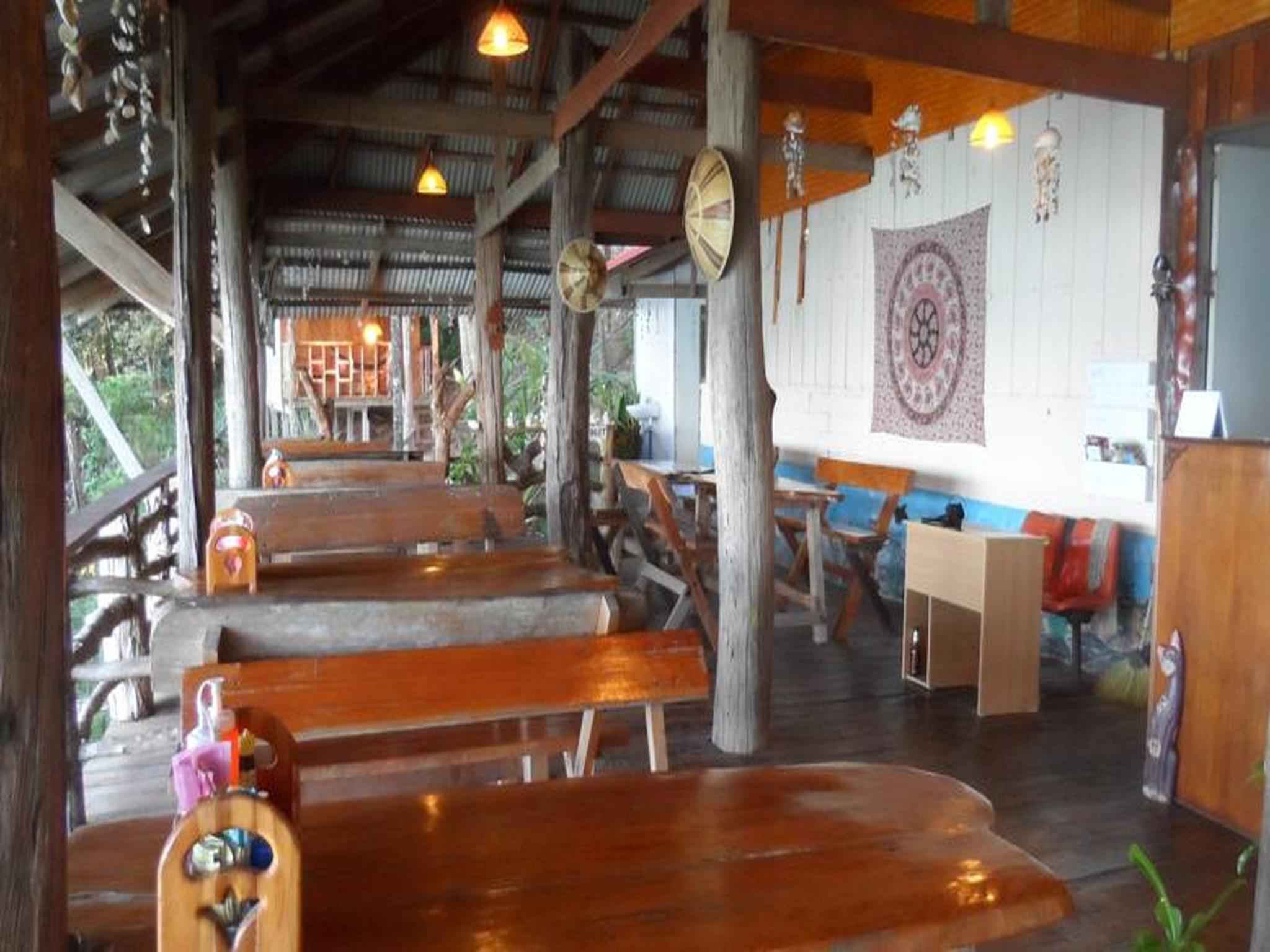 Jungle Hill Beach Bungalow Ideally located in the prime touristic area of Koh Jum / Koh Pu, Jungle Hill Beach Bungalow promises a relaxing and wonderful visit. Offering a variety of facilities and services, the hotel provides a