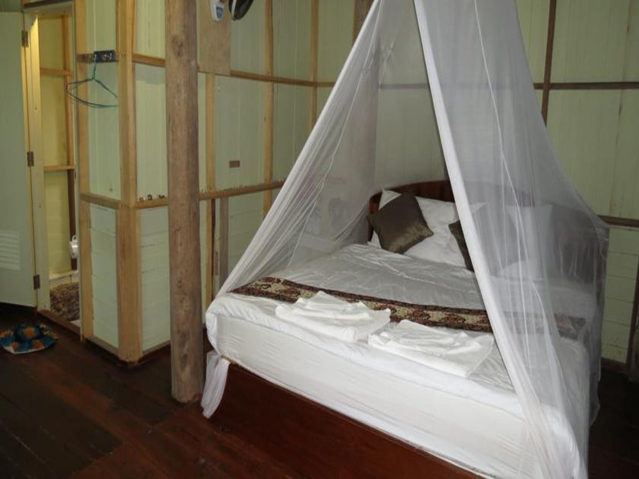 Jungle Hill Beach Bungalow Ideally located in the prime touristic area of Koh Jum / Koh Pu, Jungle Hill Beach Bungalow promises a relaxing and wonderful visit. Offering a variety of facilities and services, the hotel provides a