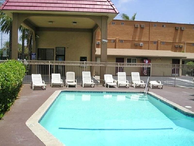 Anaheim Discovery Inn and Suites Anaheim Discovery Inn and Suites is perfectly located for both business and leisure guests in Los Angeles (CA). The hotel offers a high standard of service and amenities to suit the individual needs o