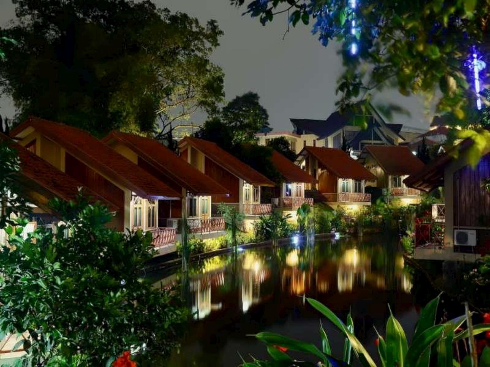 Ahadiat Hotel & Bungalow Ahadiat Hotel & Bungalow by CILAS is perfectly located for both business and leisure guests in Bandung. The hotel offers a wide range of amenities and perks to ensure you have a great time. 24-hour ro