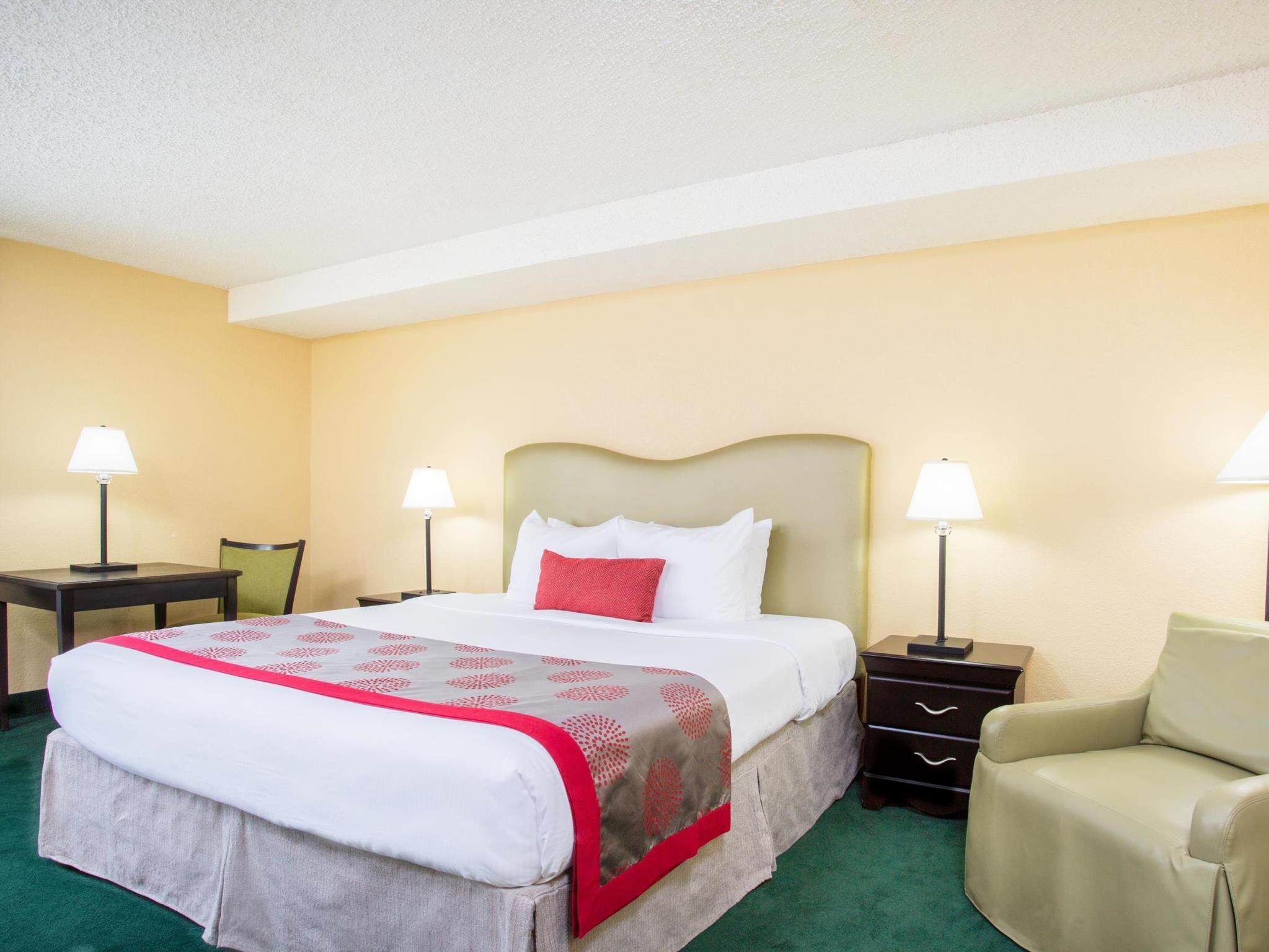 Plaza Hotel Fort Lauderdale Set in a prime location of Fort Lauderdale (FL), Plaza Fort Lauderdale puts everything the city has to offer just outside your doorstep. The property offers a wide range of amenities and perks to ensu