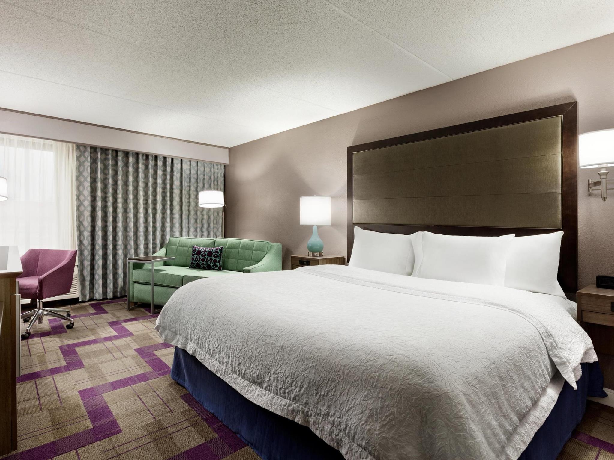 Hampton Inn Waycross Stop at Hampton Inn Waycross to discover the wonders of Waycross (GA). The property offers guests a range of services and amenities designed to provide comfort and convenience. Take advantage of the p