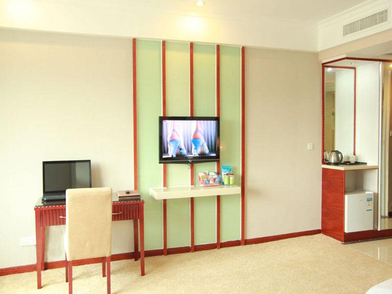 Yuncheng Hotel Guangzhou Yuncheng Hotel Guangzhou is conveniently located in the popular Baiyun District - Sanyuanli area. The property features a wide range of facilities to make your stay a pleasant experience. 24-hour room