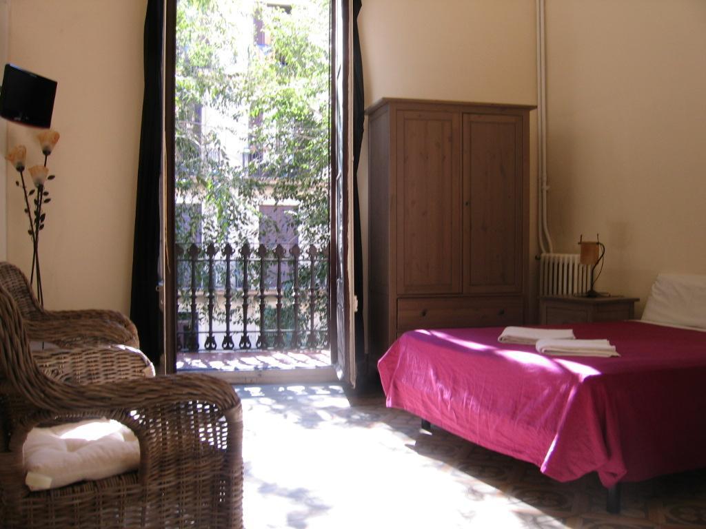 Pension Ciudadela Stop at Pension Ciudadela to discover the wonders of Barcelona. The hotel offers a high standard of service and amenities to suit the individual needs of all travelers. Free Wi-Fi in all rooms, 24-hou