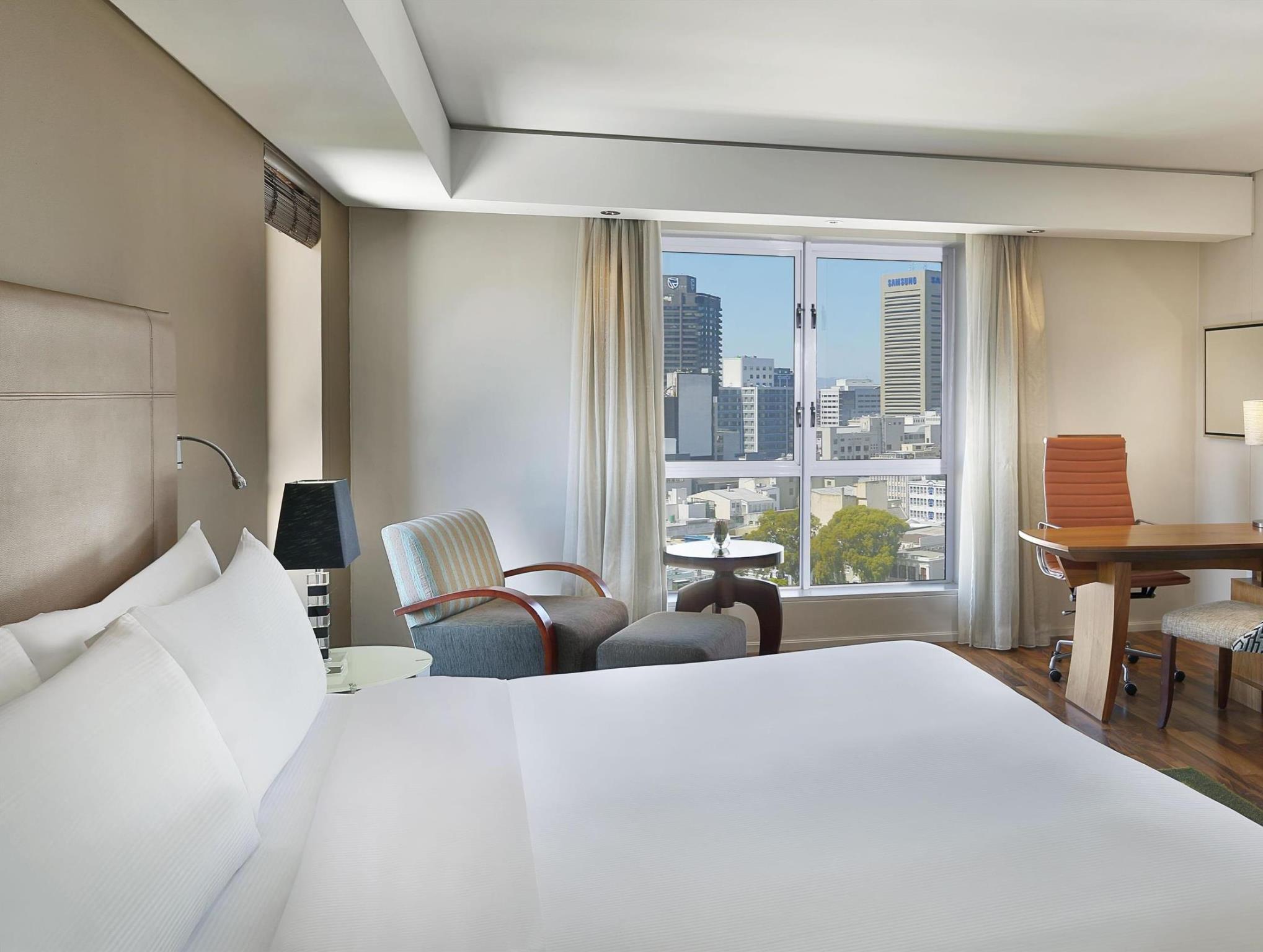 Hyatt Regency Cape Town Stop at Hilton Cape Town City Centre Hotel to discover the wonders of Cape Town. Offering a variety of facilities and services, the hotel provides all you need for a good nights sleep. Service-minded