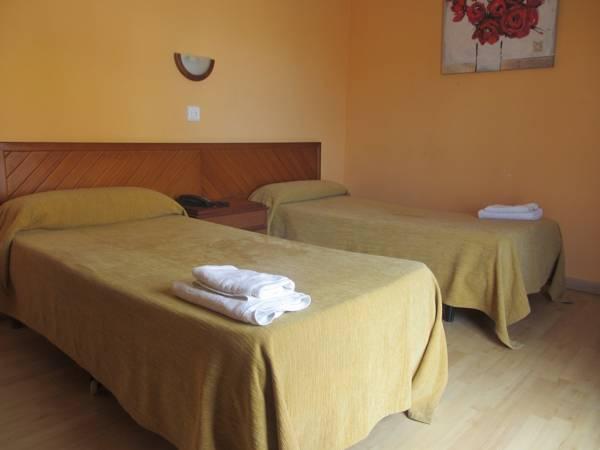 Hotel Raxa Hotel Raxa is perfectly located for both business and leisure guests in Can Pastilla. The hotel offers guests a range of services and amenities designed to provide comfort and convenience. Take advant