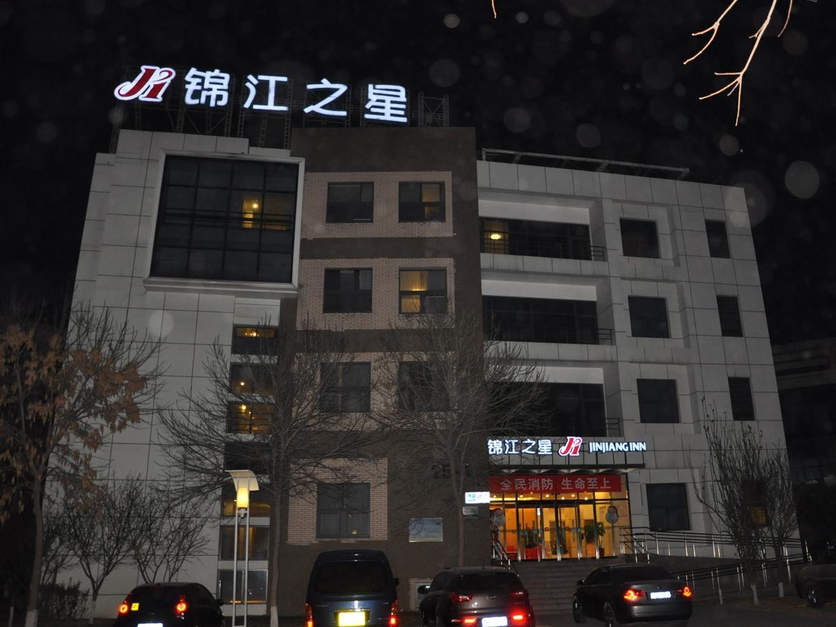 Jinjiang Inn Beijing Yizhuang The 2-star Jinjiang Inn Beijing Yizhuang offers comfort and convenience whether youre on business or holiday in Beijing. The property features a wide range of facilities to make your stay a pleasant 