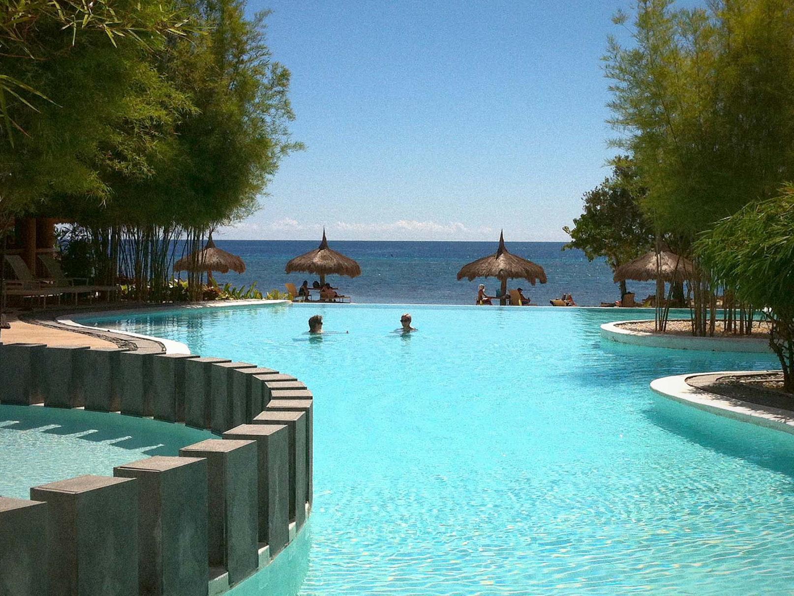 Bluewater Panglao Beach Resort Set in a prime location of Bohol, Bluewater Panglao Beach Resort puts everything the city has to offer just outside your doorstep. Offering a variety of facilities and services, the hotel provides all