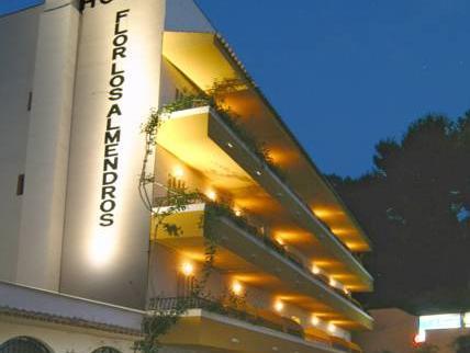 Hotel Flor Los Almendros The 3-star Hotel Flor Los Almendros offers comfort and convenience whether youre on business or holiday in Majorca. The hotel offers guests a range of services and amenities designed to provide comfo