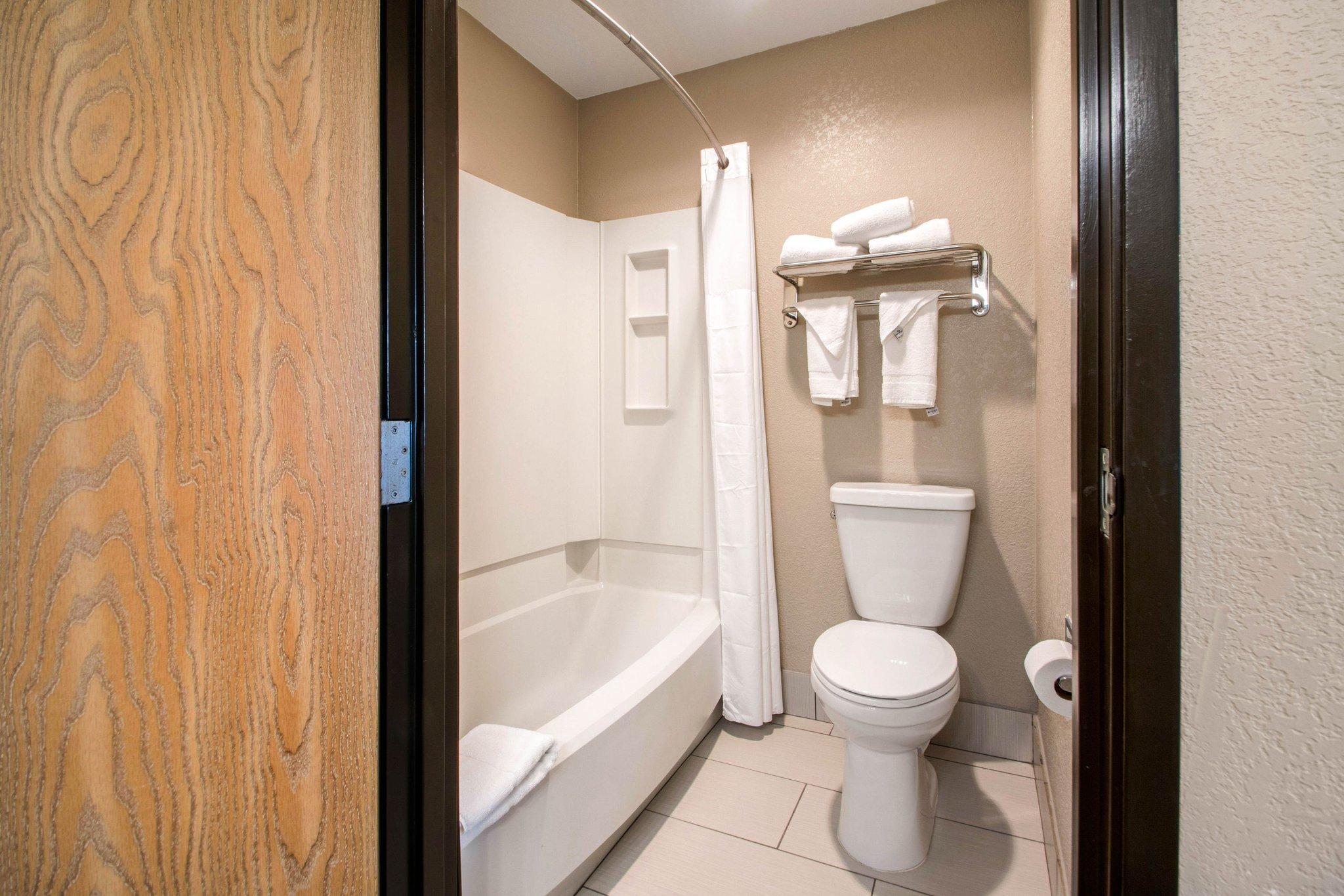 Quality Inn Rodeway Inn is perfectly located for both business and leisure guests in Madison (WI). The property offers guests a range of services and amenities designed to provide comfort and convenience. Service