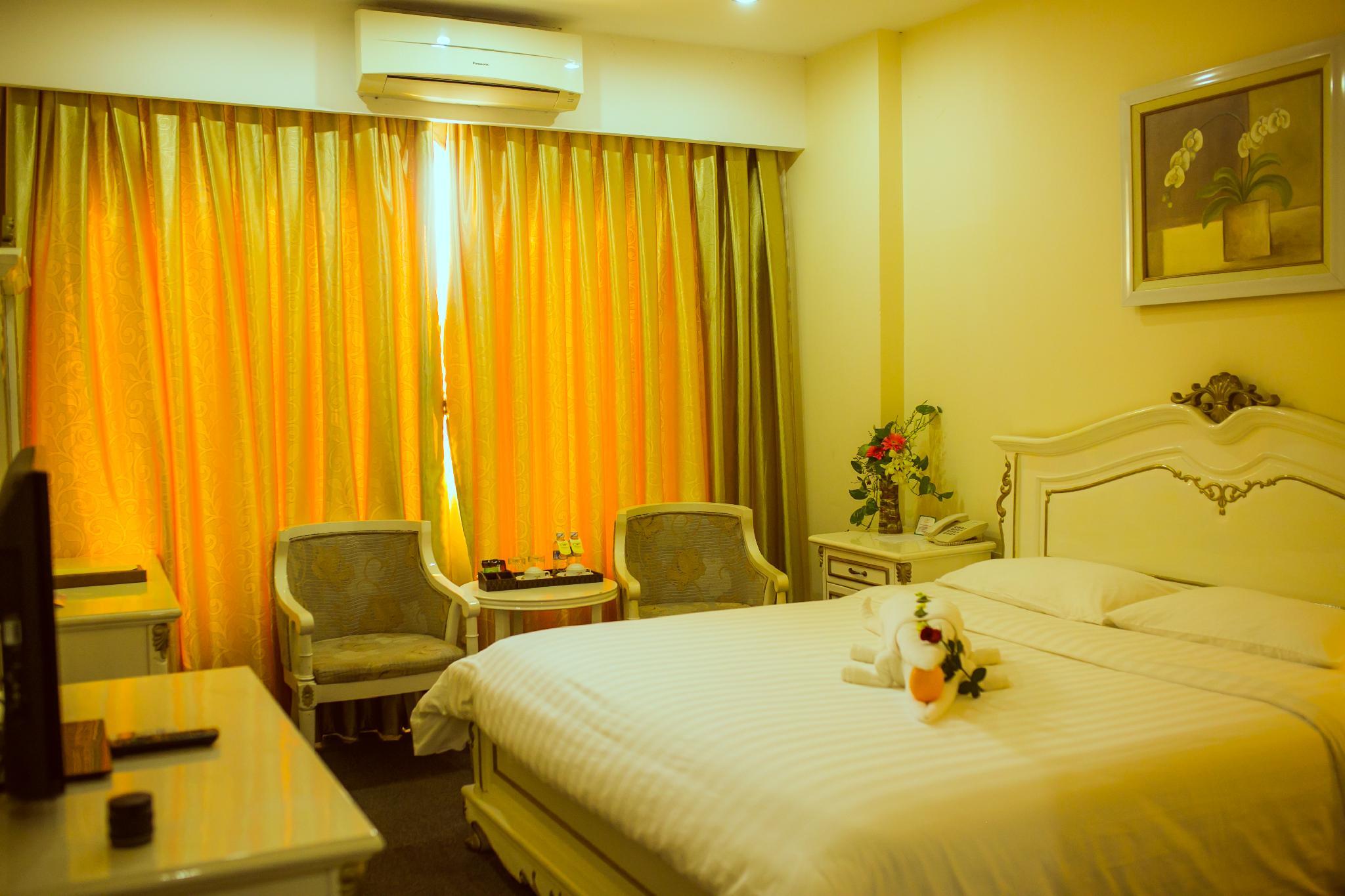 White Palace Hotel Stop at White Palace Hotel to discover the wonders of Ha Tinh. The property features a wide range of facilities to make your stay a pleasant experience. Service-minded staff will welcome and guide you