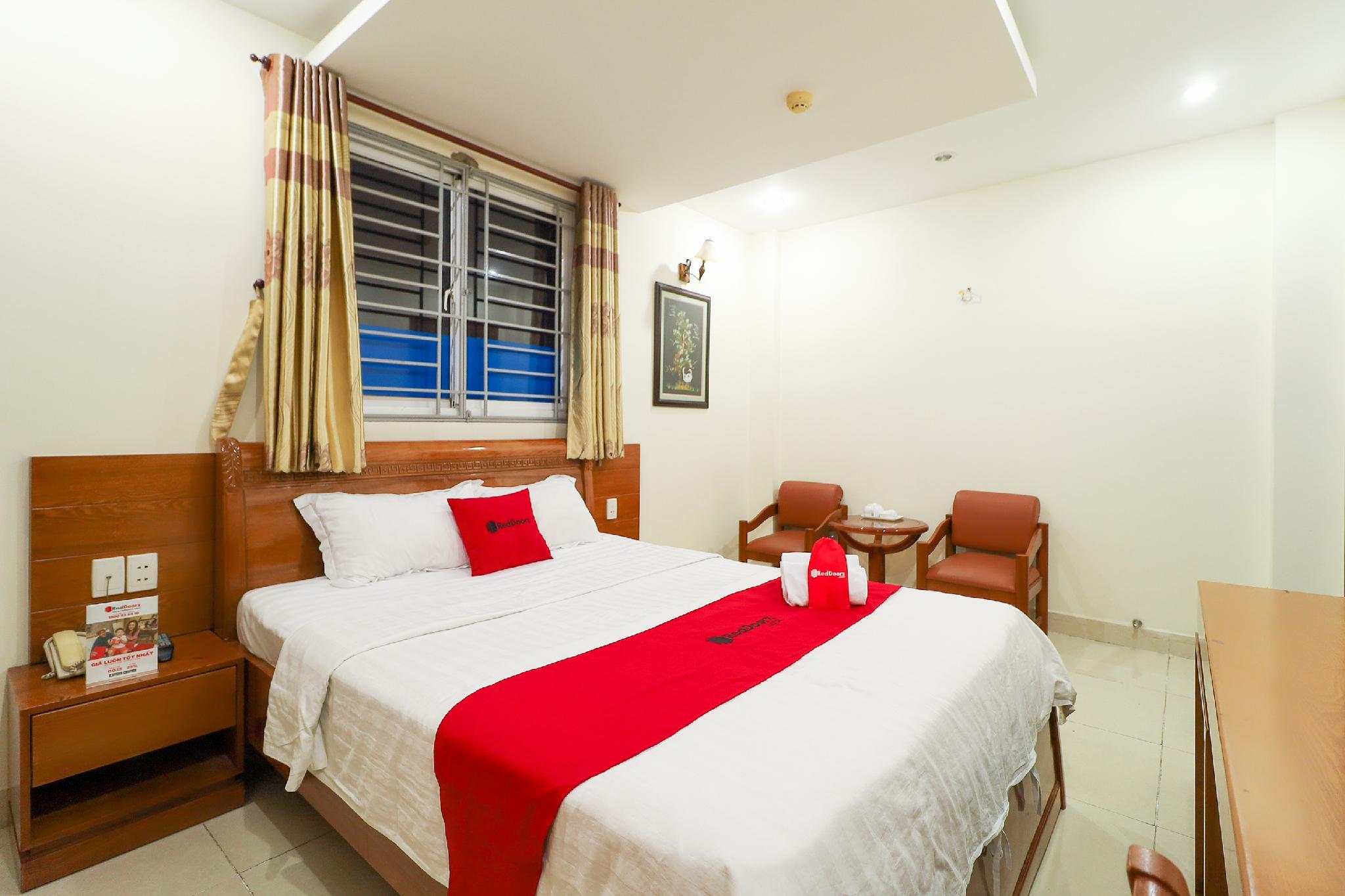 RedDoorz near Gia Dinh Park Set in a prime location of Ho Chi Minh City, Hon En Hotel & Spa puts everything the city has to offer just outside your doorstep. The property features a wide range of facilities to make your stay a p