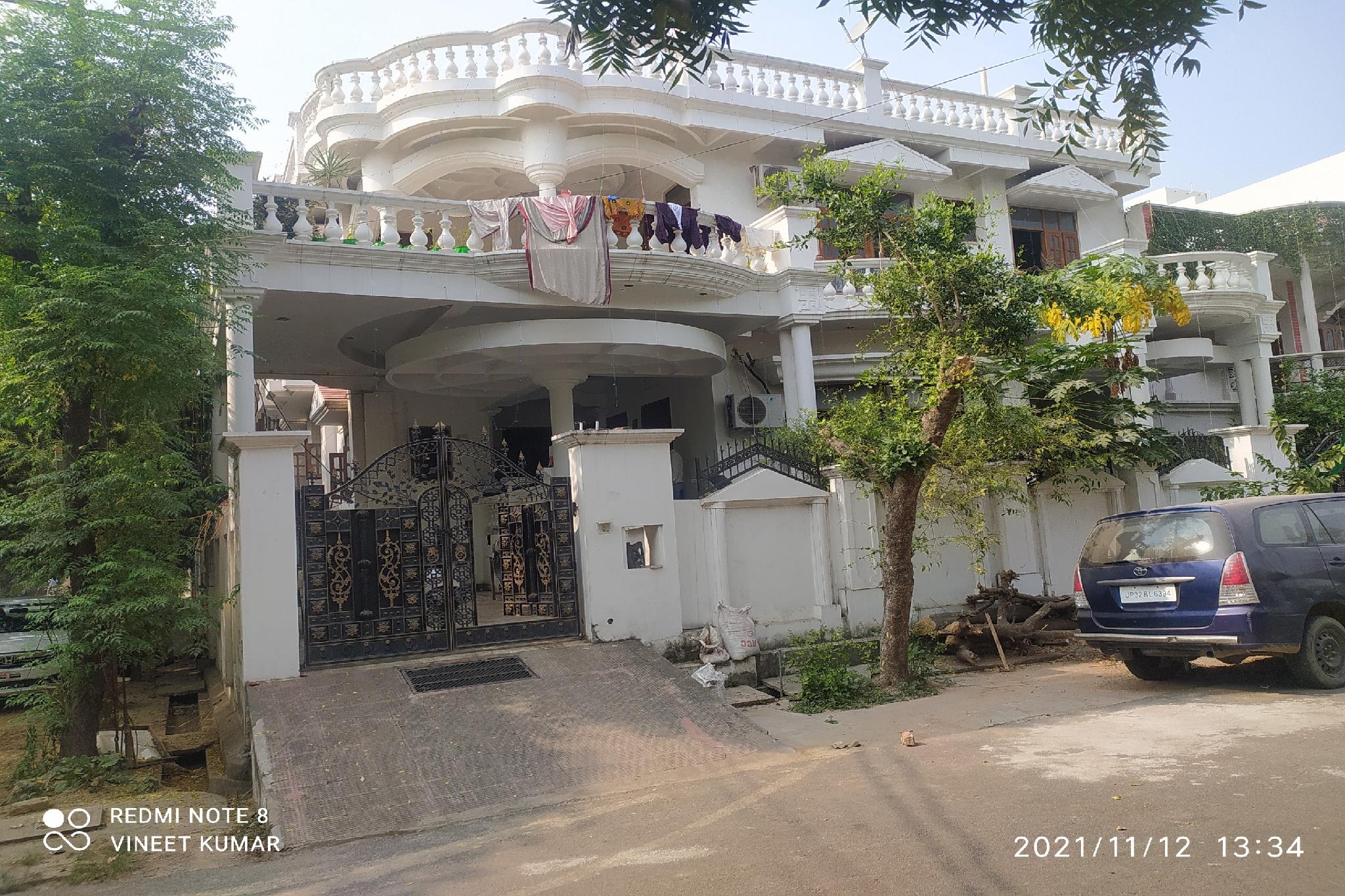 Luxury and Convenience in Lucknow's Convention Center: Book Your Stay at OYO HOME 84112 Laxmi Inn