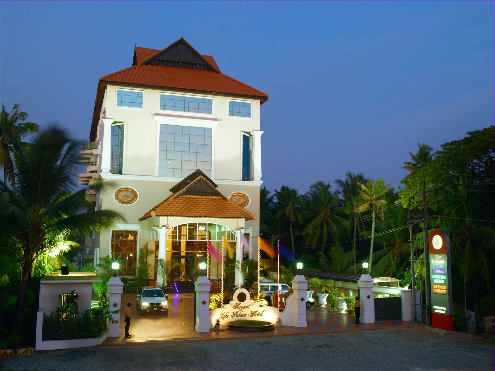 Regant Lake Palace Hotel Regant Lake Palace Hotel is conveniently located in the popular Neendakara area. The hotel offers a wide range of amenities and perks to ensure you have a great time. All the necessary facilities, inc