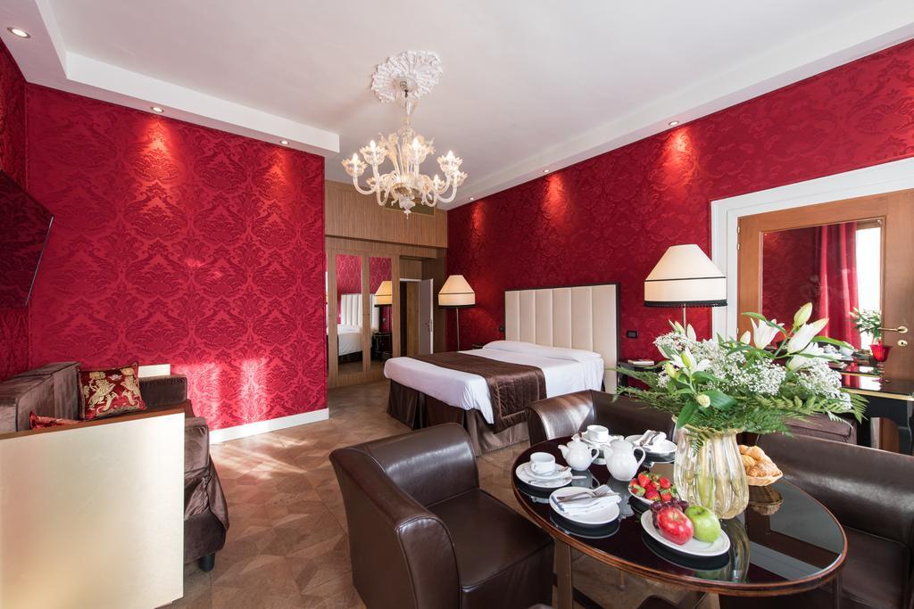 Locanda Leon Bianco on the Grand Canal Locanda Leon Bianco is conveniently located in the popular Cannaregio area. The property has everything you need for a comfortable stay. Free Wi-Fi in all rooms, luggage storage, Wi-Fi in public areas