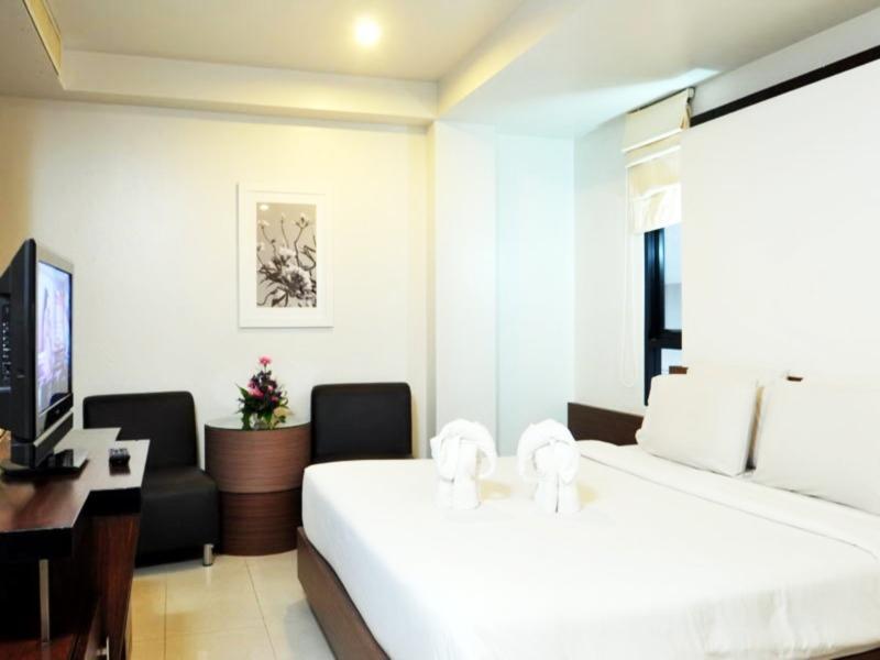 Flipper House Hotel Ideally located in the prime touristic area of Central Pattaya, Flipper House Hotel promises a relaxing and wonderful visit. Offering a variety of facilities and services, the hotel provides all you n