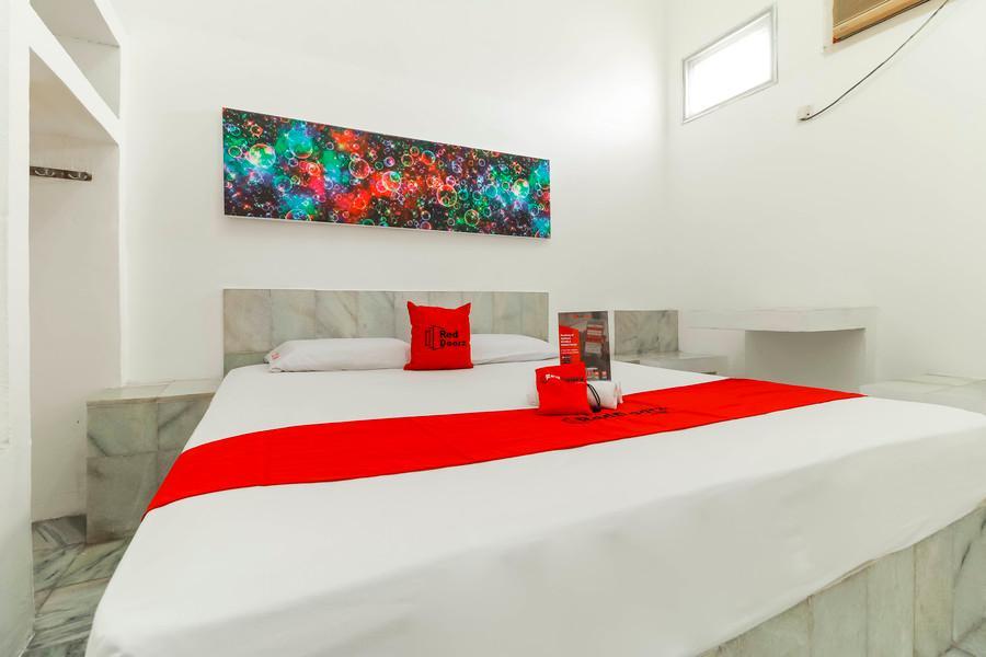 This photo about RedDoorz @ Rambang shared on HyHotel.com