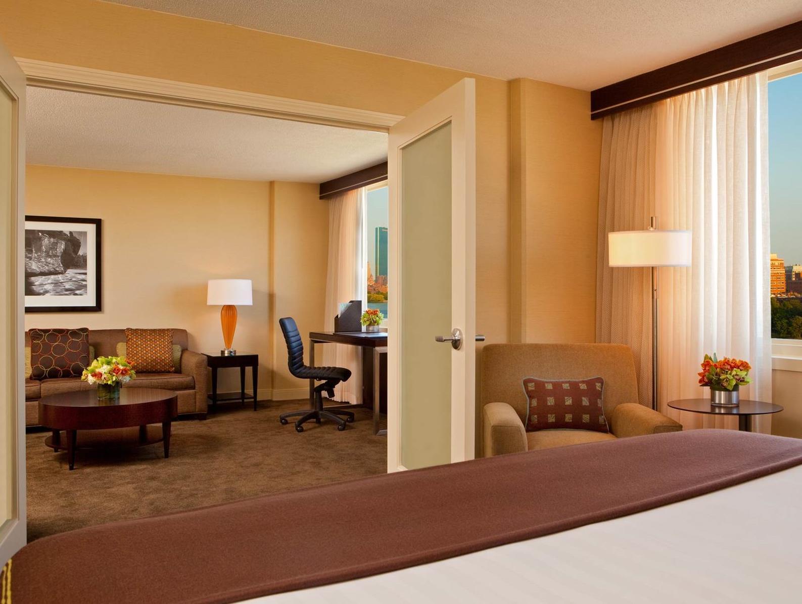 Hyatt Regency Boston/Cambridge The 4-star Hyatt Regency Cambridge, Overlooking Boston offers comfort and convenience whether youre on business or holiday in Cambridge (MA). The hotel offers a wide range of amenities and perks to e